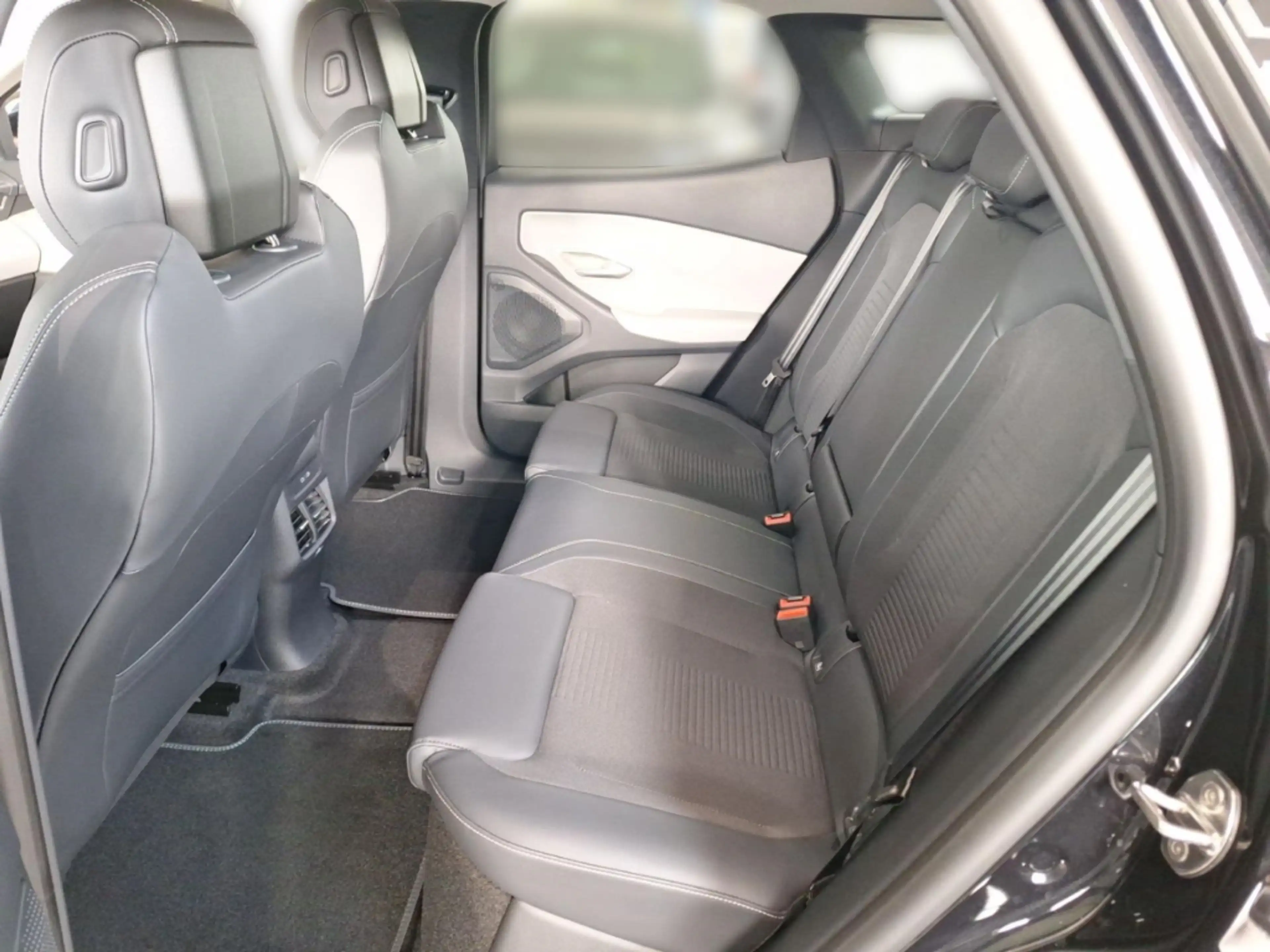 Ford Explorer RWD BEV Premium AHK B&O Wärmepume Massage — photo 11