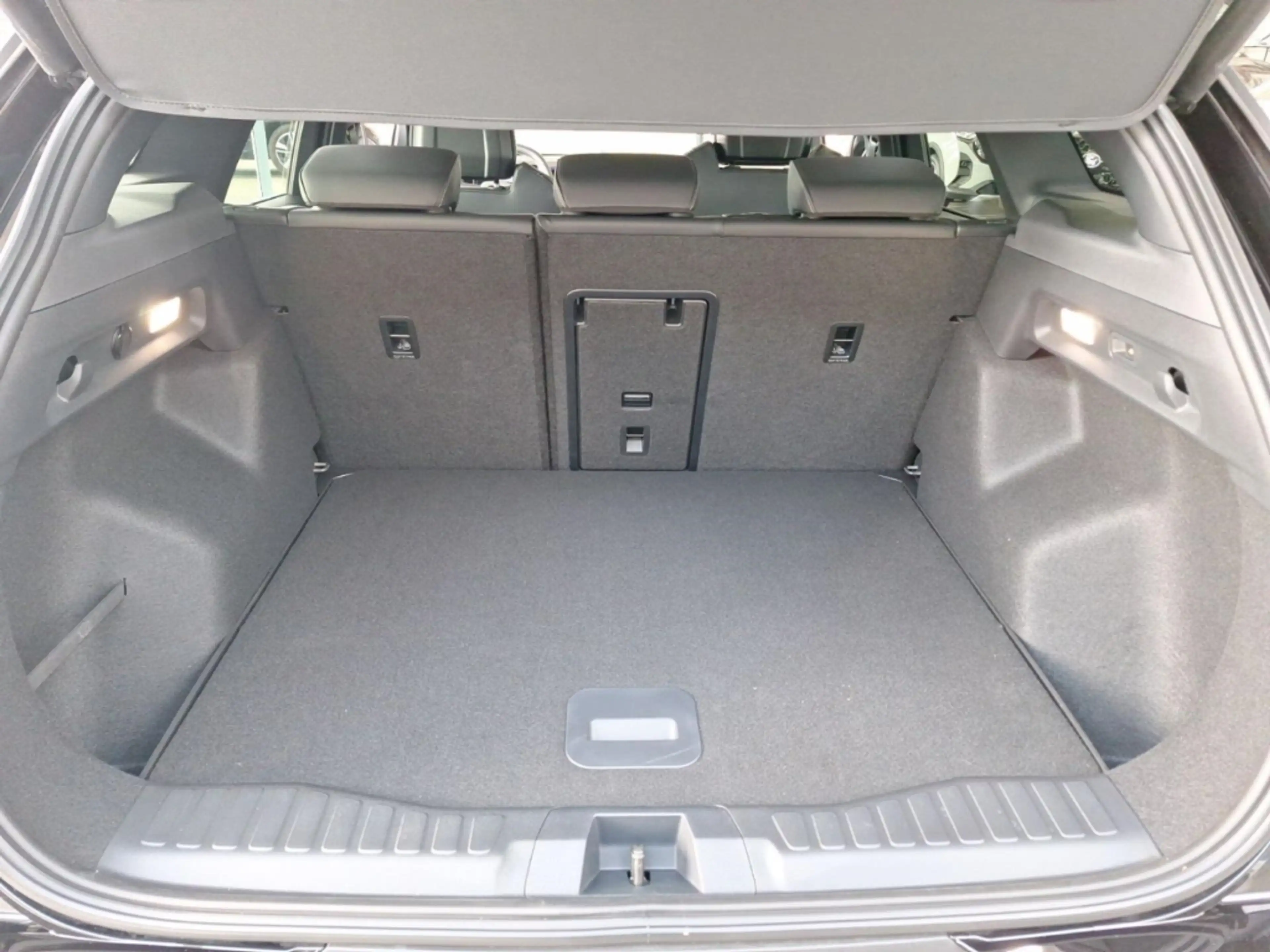 Ford Explorer RWD BEV Premium AHK B&O Wärmepume Massage — photo 12