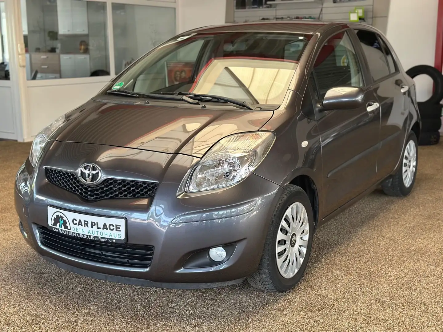 Toyota Yaris Edition Grau - 1