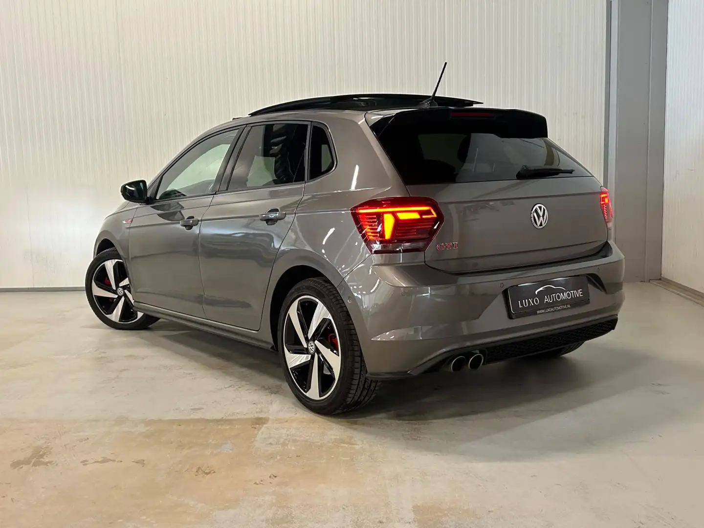 Volkswagen Polo GTI 2.0 TSI | PANO | VIRTUAL | BEATS AUDIO Grijs - 2
