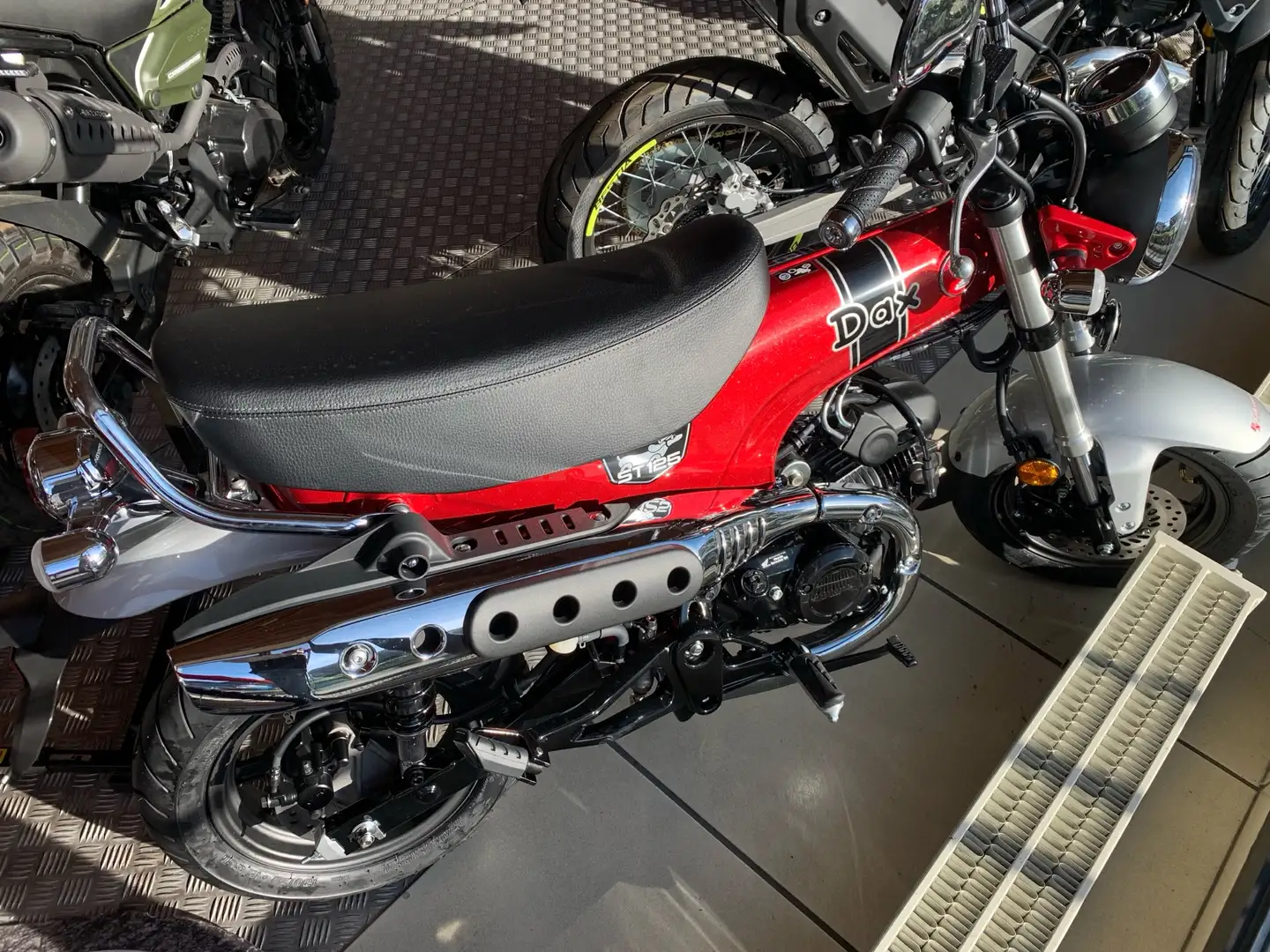 Honda DAX ST 125 Roşu - 2