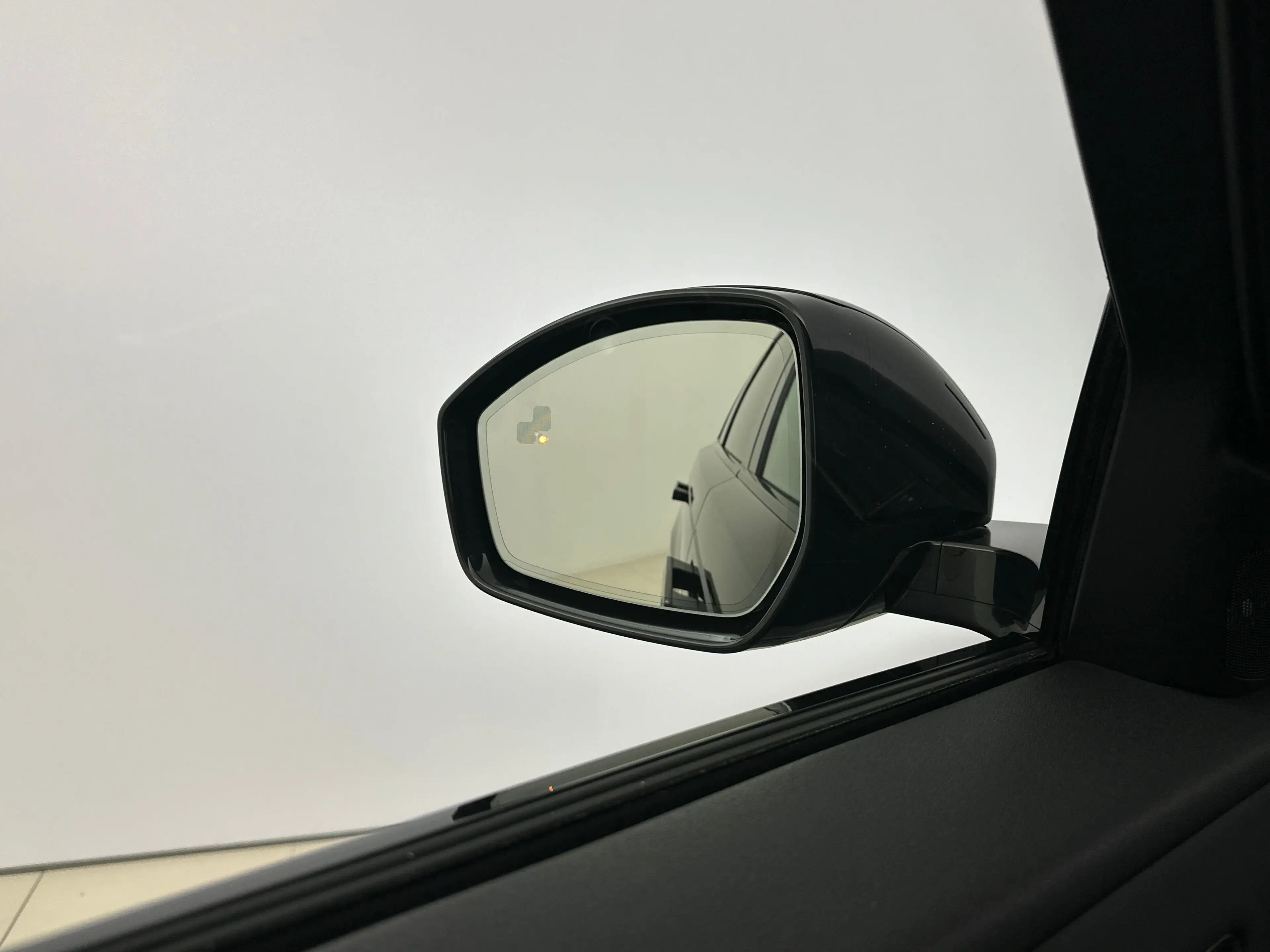 Land Rover Range Rover Velar P400e S AWD Auto. 26MY — photo 13