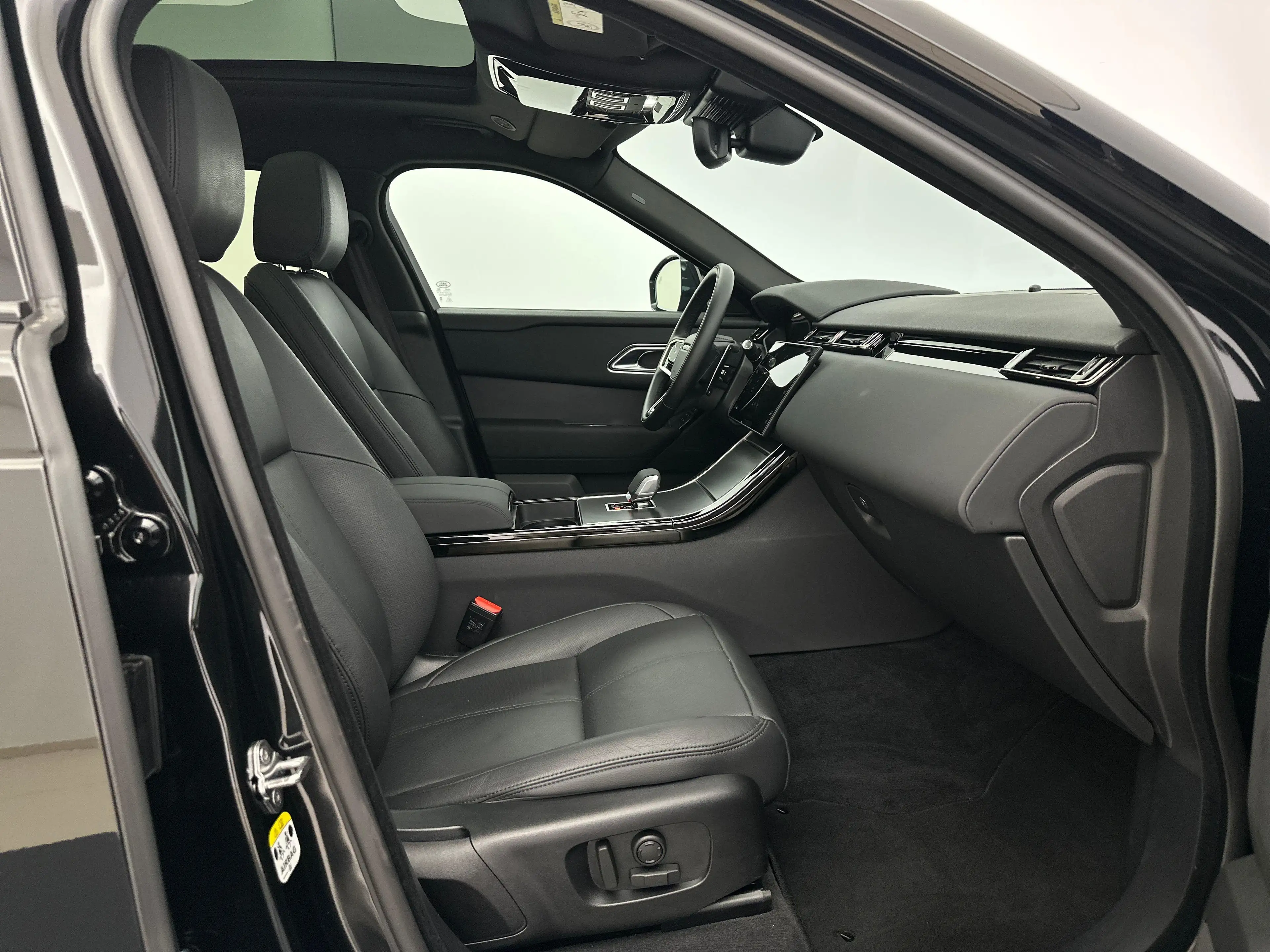 Land Rover Range Rover Velar P400e S AWD Auto. 26MY — photo 3