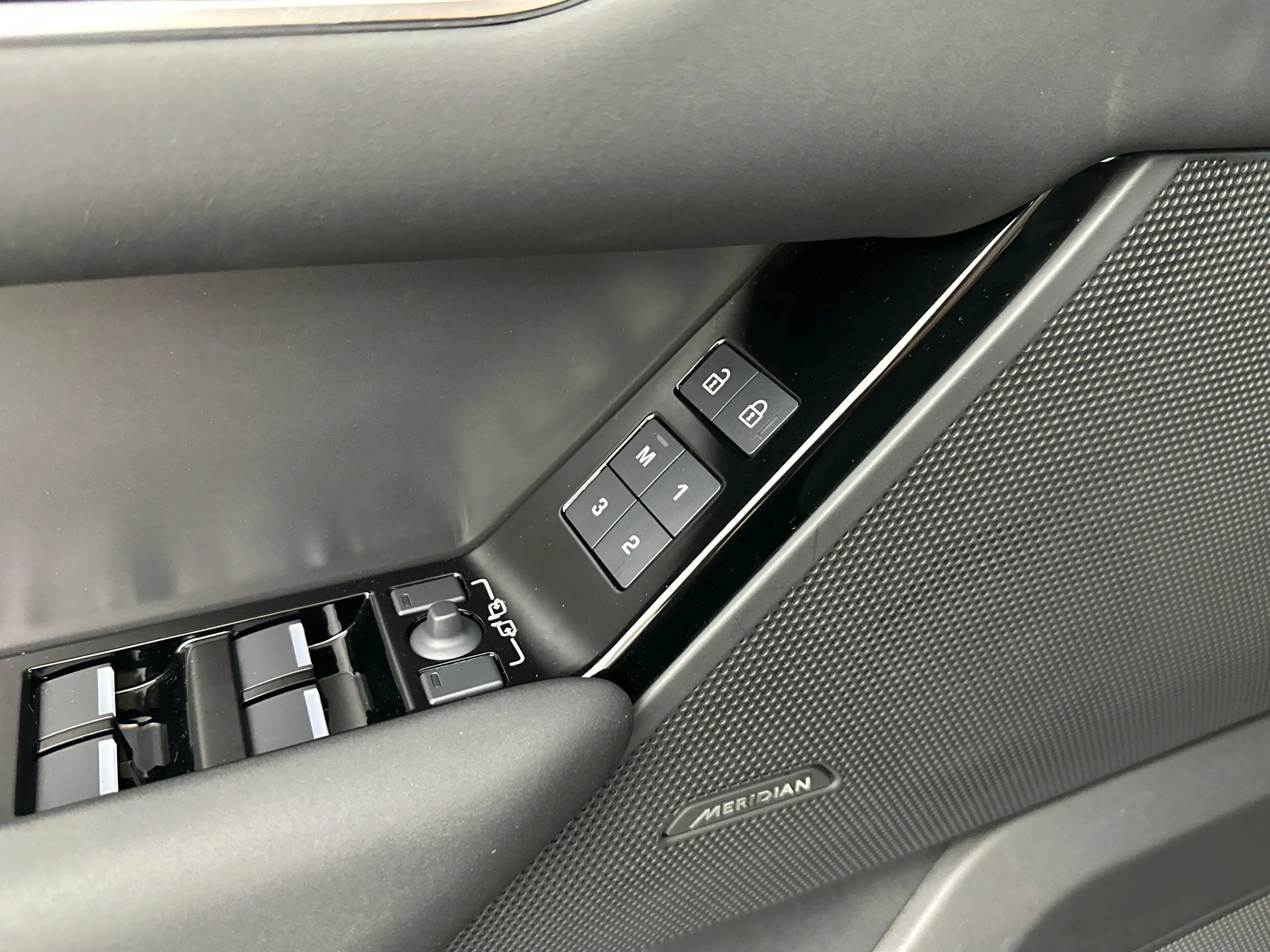 Land Rover Range Rover Velar P400e S AWD Auto. 26MY — photo 12