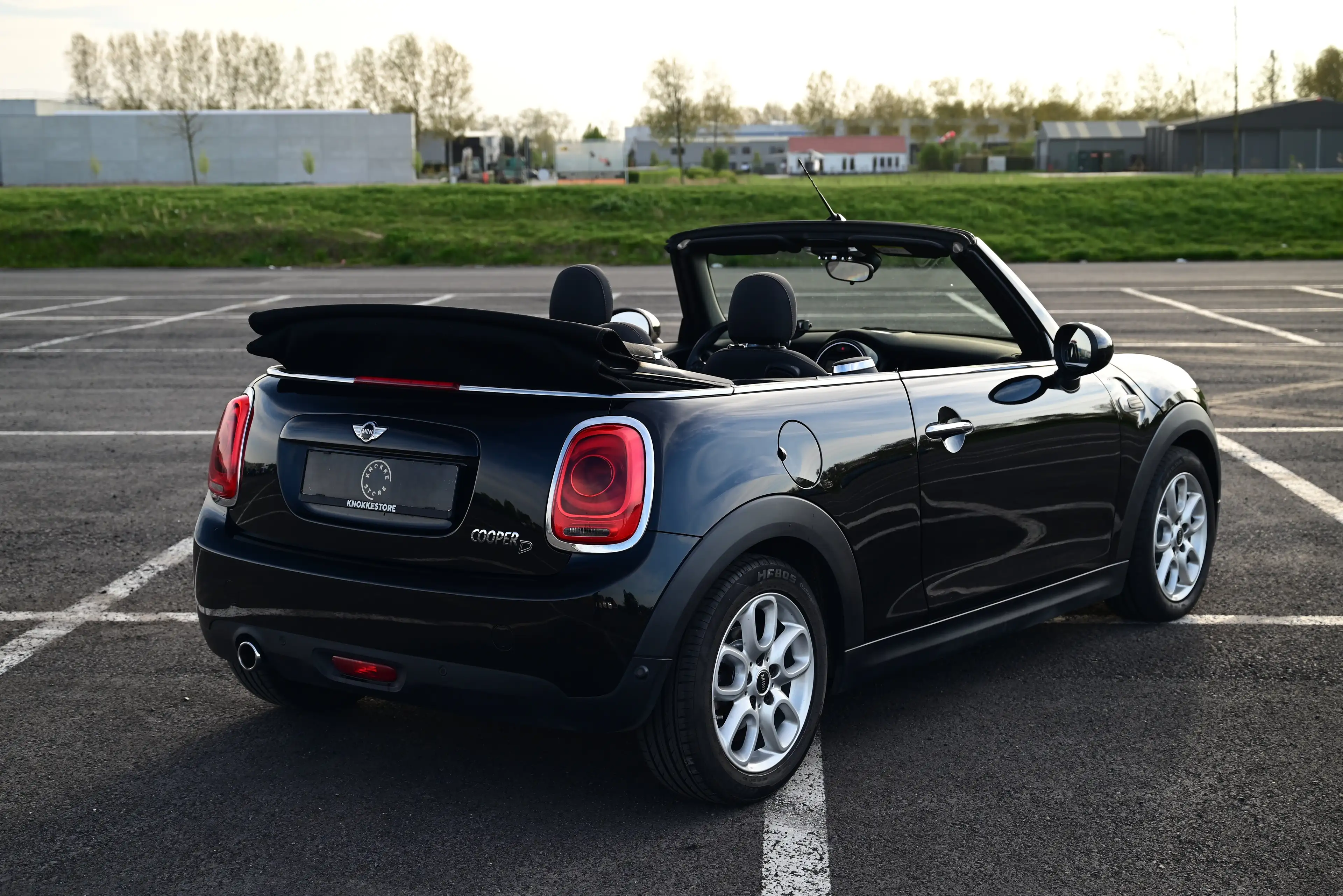 MINI Cooper D Cabrio AUT / CRUISE / NAVI / LED / PDC / 1ST OWNER — photo 8