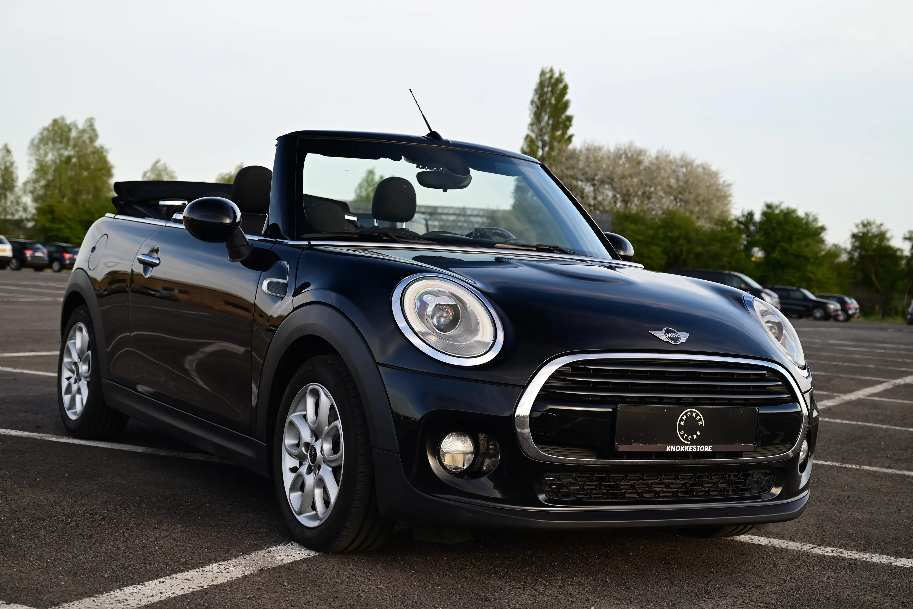 MINI Cooper D Cabrio AUT / CRUISE / NAVI / LED / PDC / 1ST OWNER — photo 3