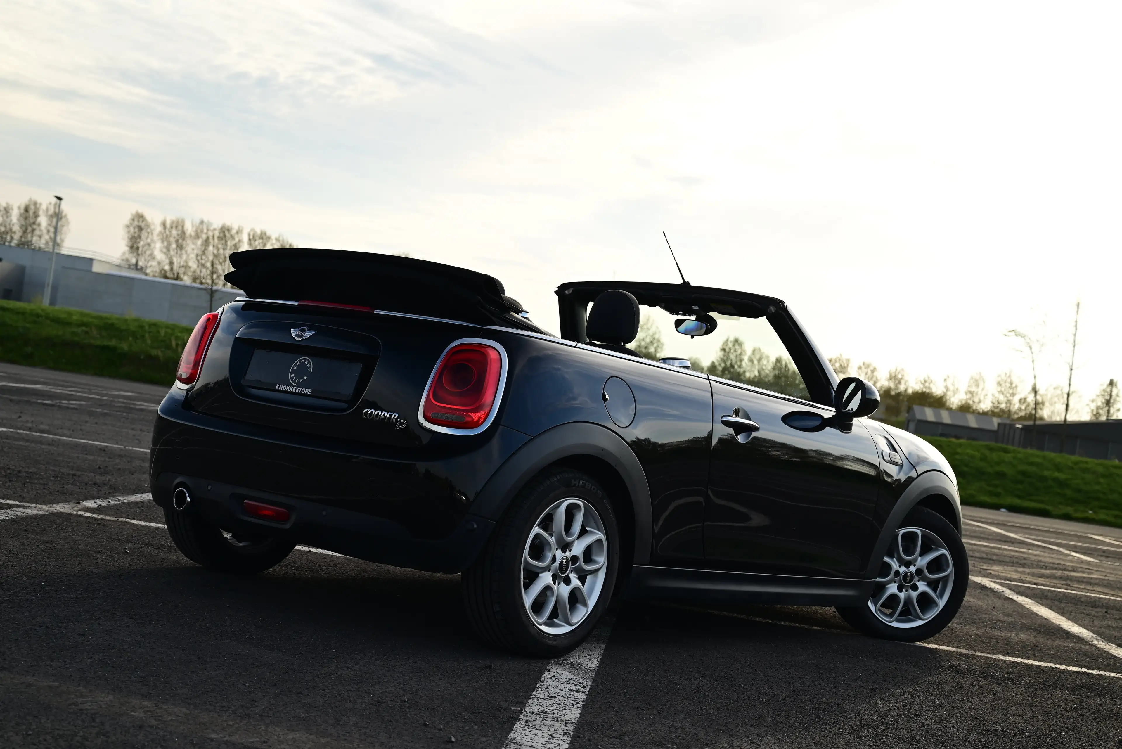 MINI Cooper D Cabrio AUT / CRUISE / NAVI / LED / PDC / 1ST OWNER — photo 2