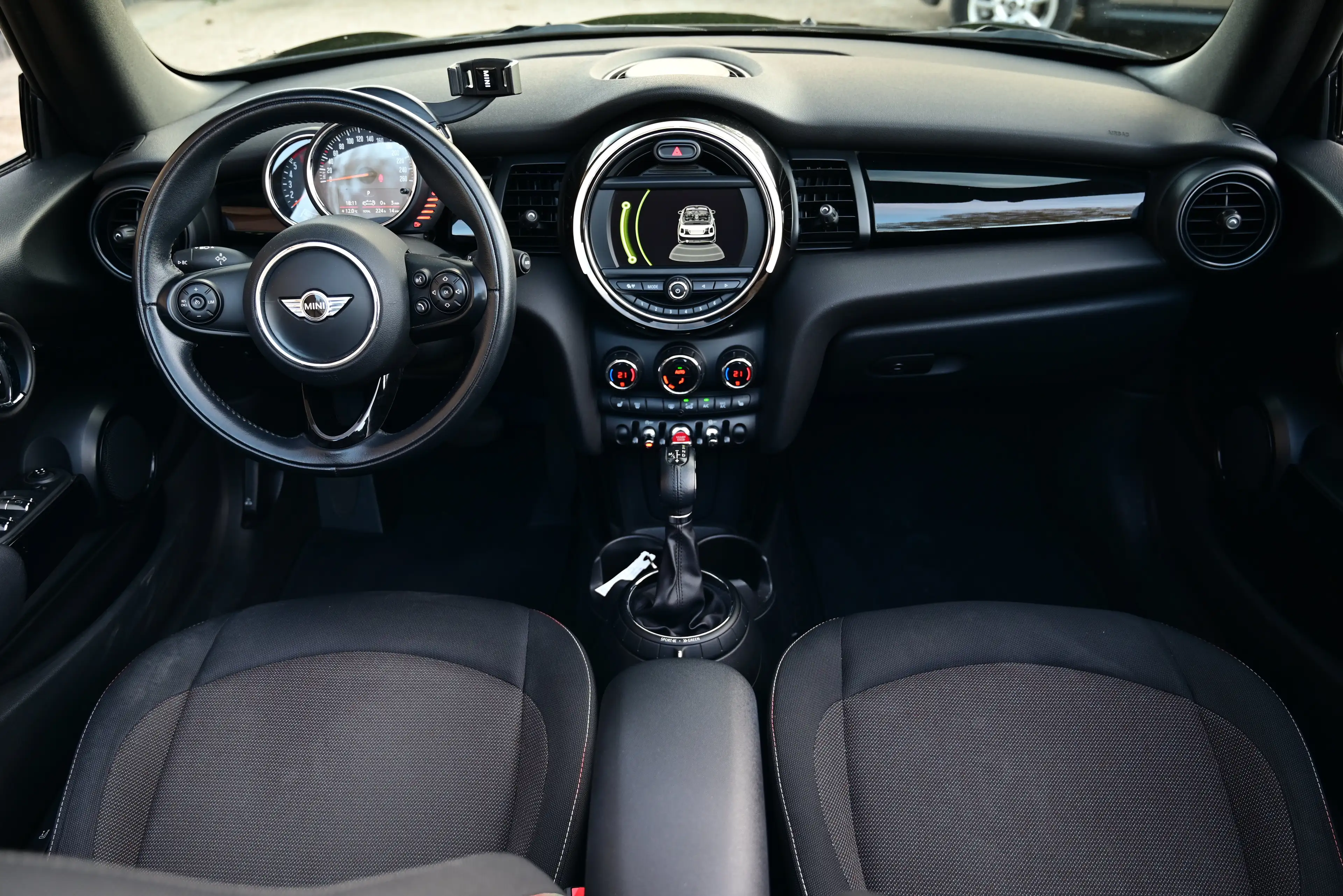 MINI Cooper D Cabrio AUT / CRUISE / NAVI / LED / PDC / 1ST OWNER — photo 13