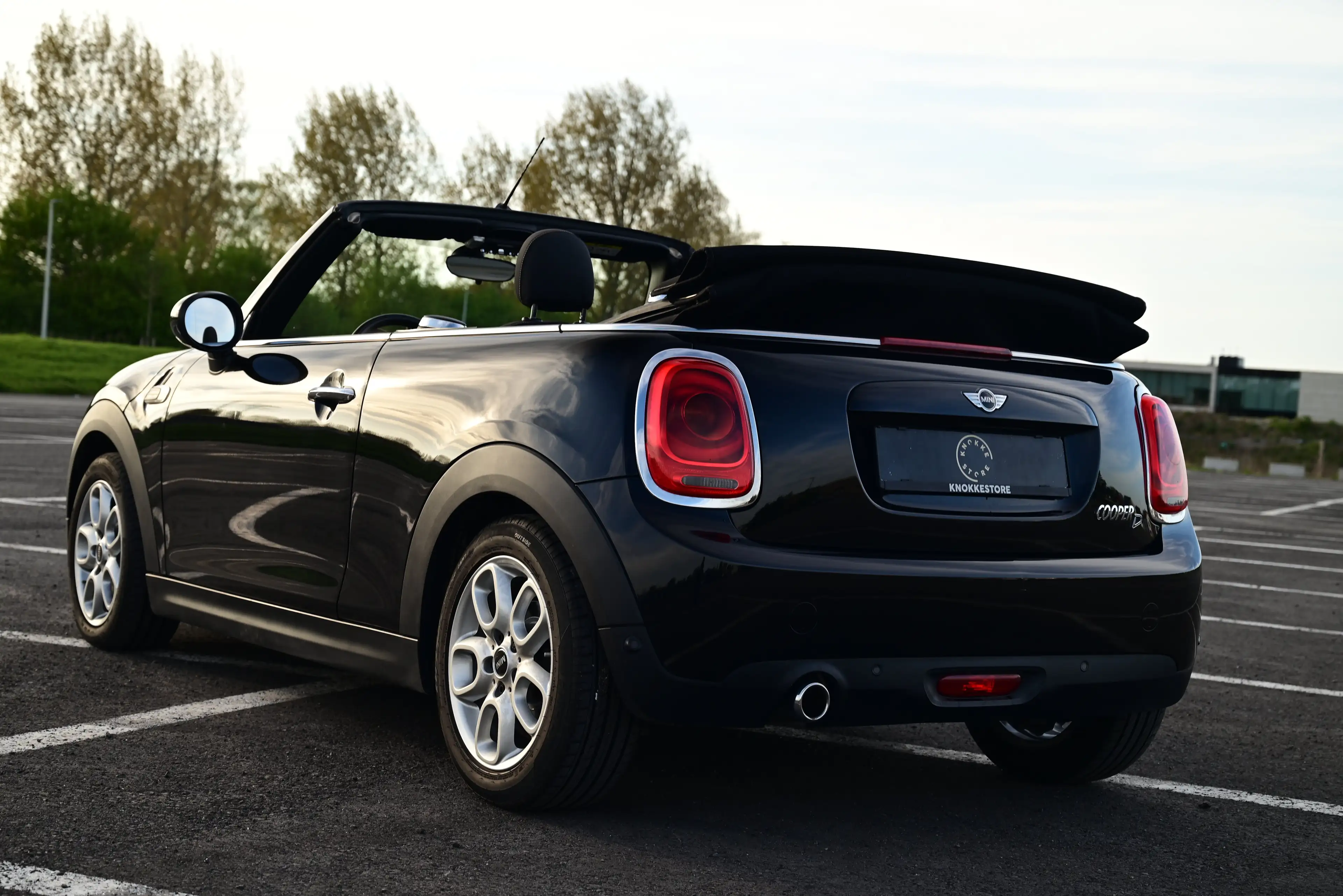 MINI Cooper D Cabrio AUT / CRUISE / NAVI / LED / PDC / 1ST OWNER — photo 6