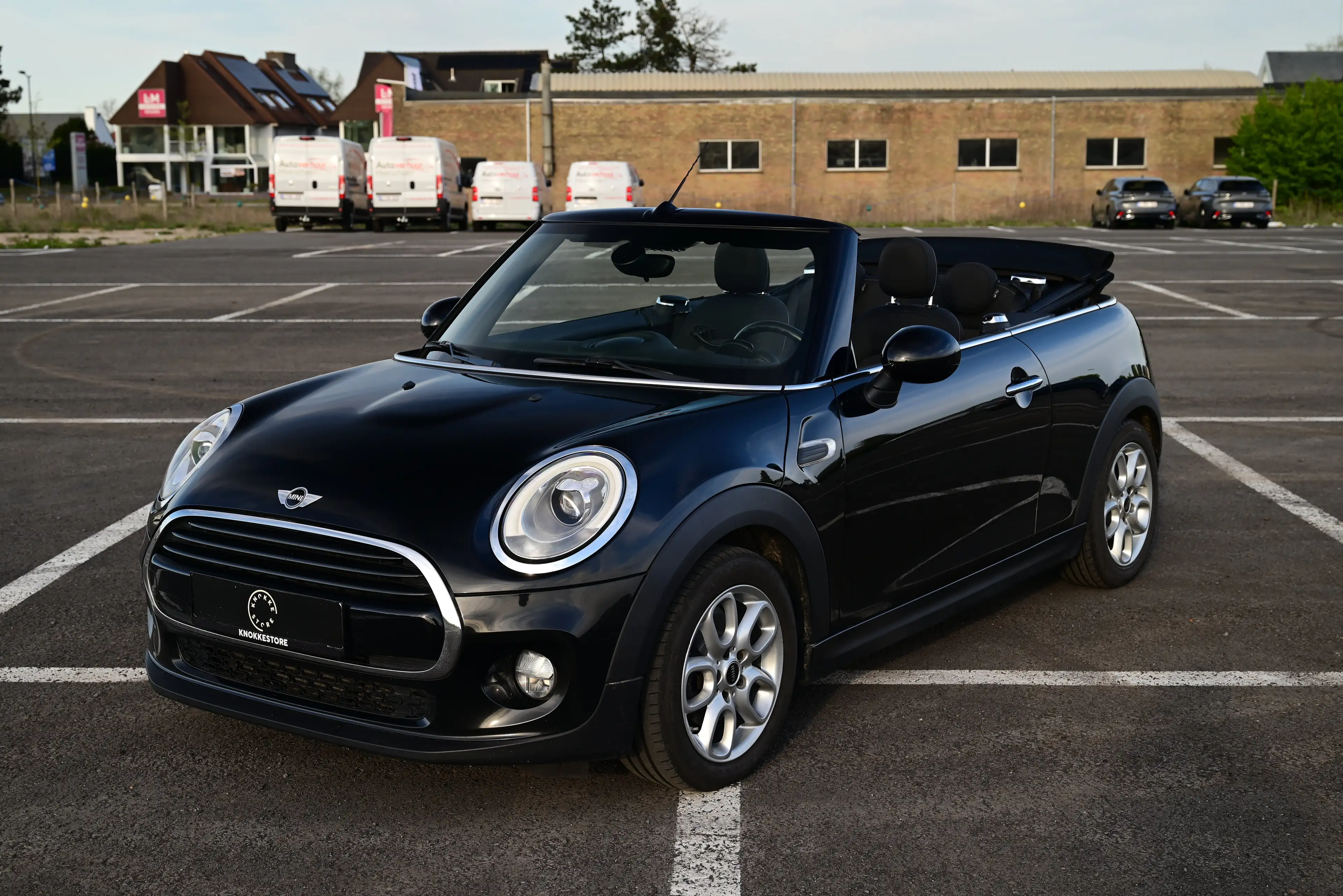 MINI Cooper D Cabrio AUT / CRUISE / NAVI / LED / PDC / 1ST OWNER — photo 4