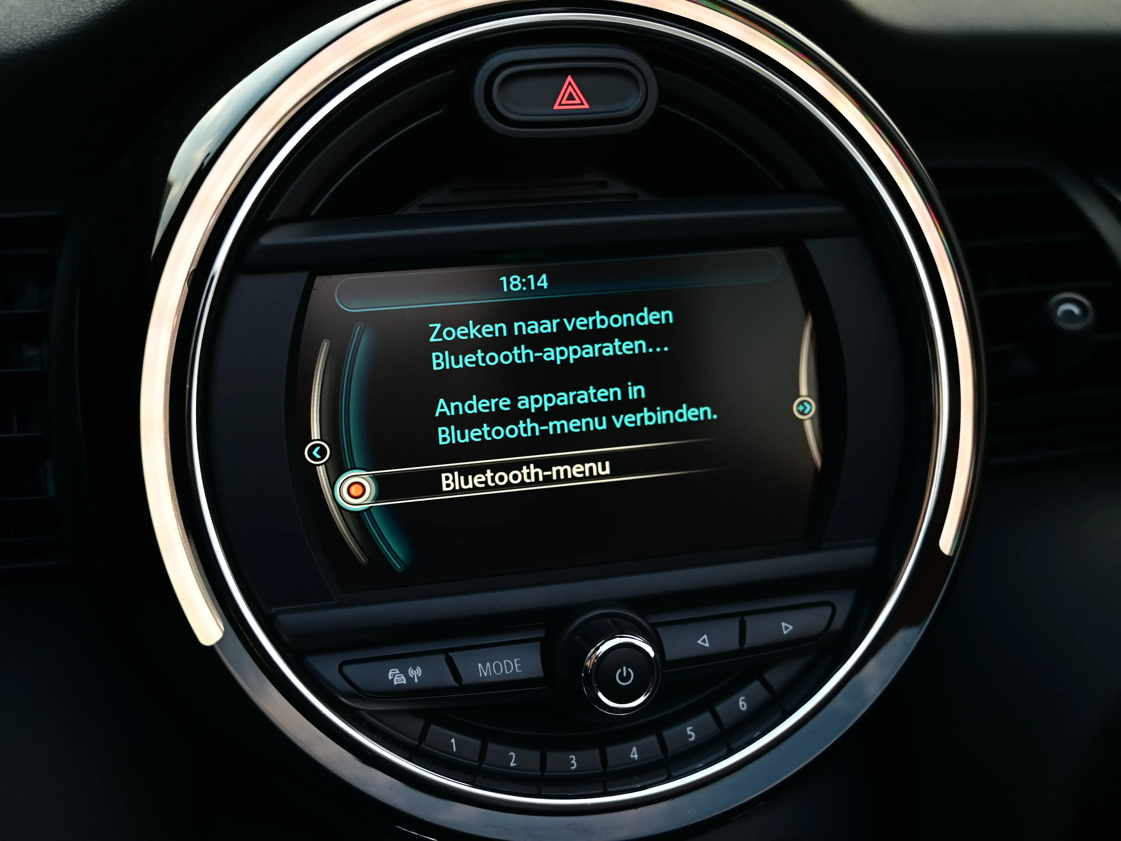 MINI Cooper D Cabrio AUT / CRUISE / NAVI / LED / PDC / 1ST OWNER — photo 15