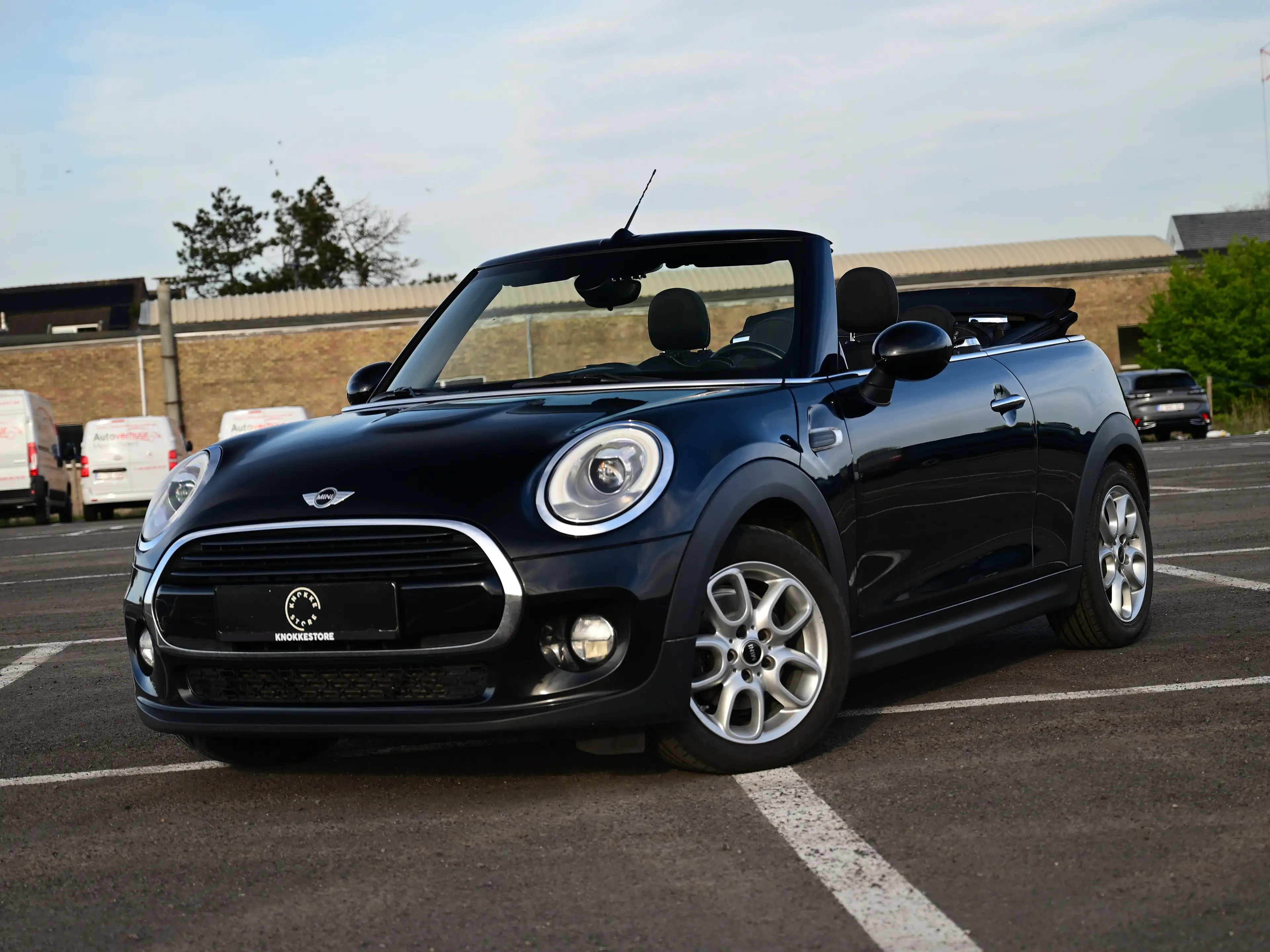 MINI Cooper D Cabrio AUT / CRUISE / NAVI / LED / PDC / 1ST OWNER