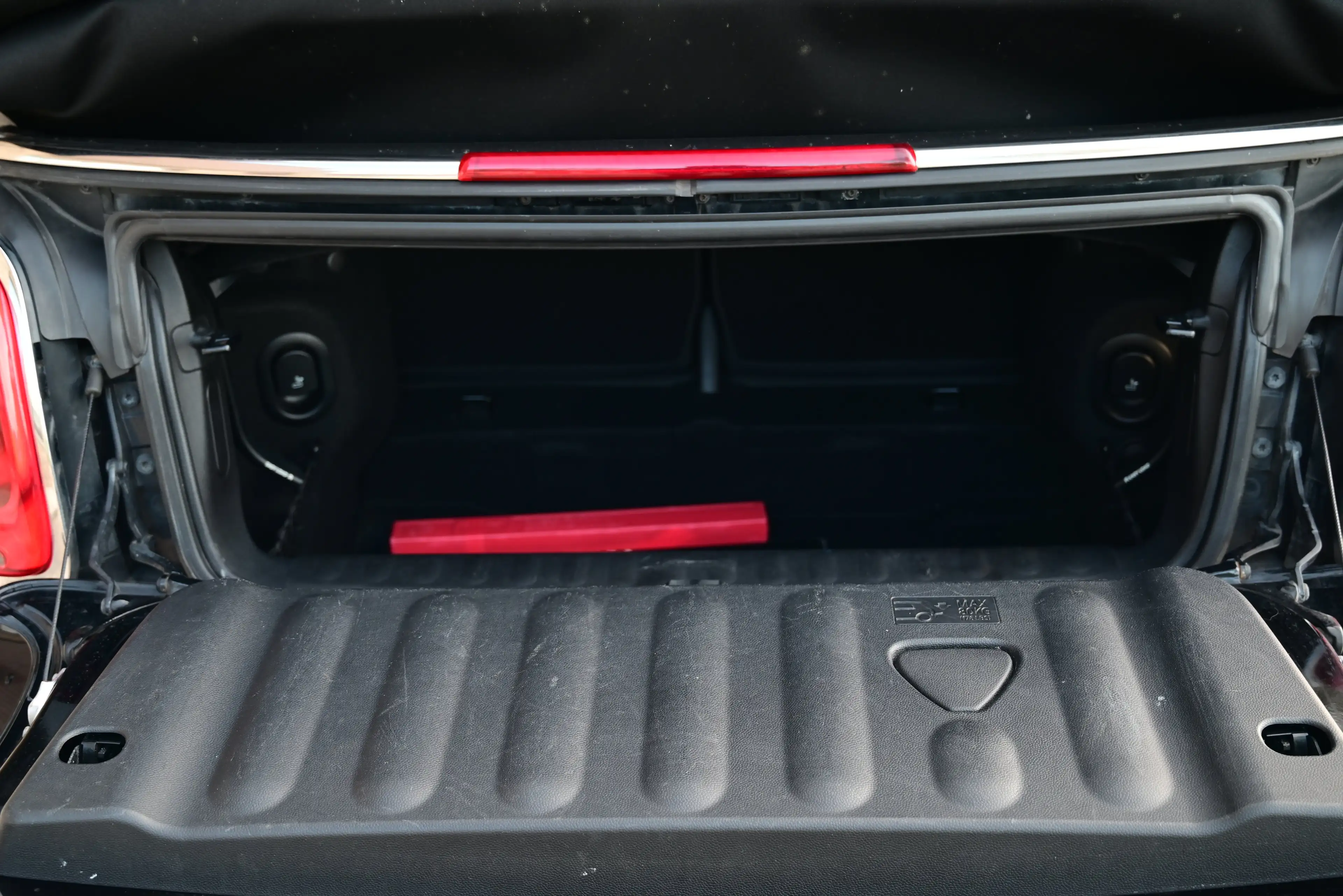 MINI Cooper D Cabrio AUT / CRUISE / NAVI / LED / PDC / 1ST OWNER — photo 11