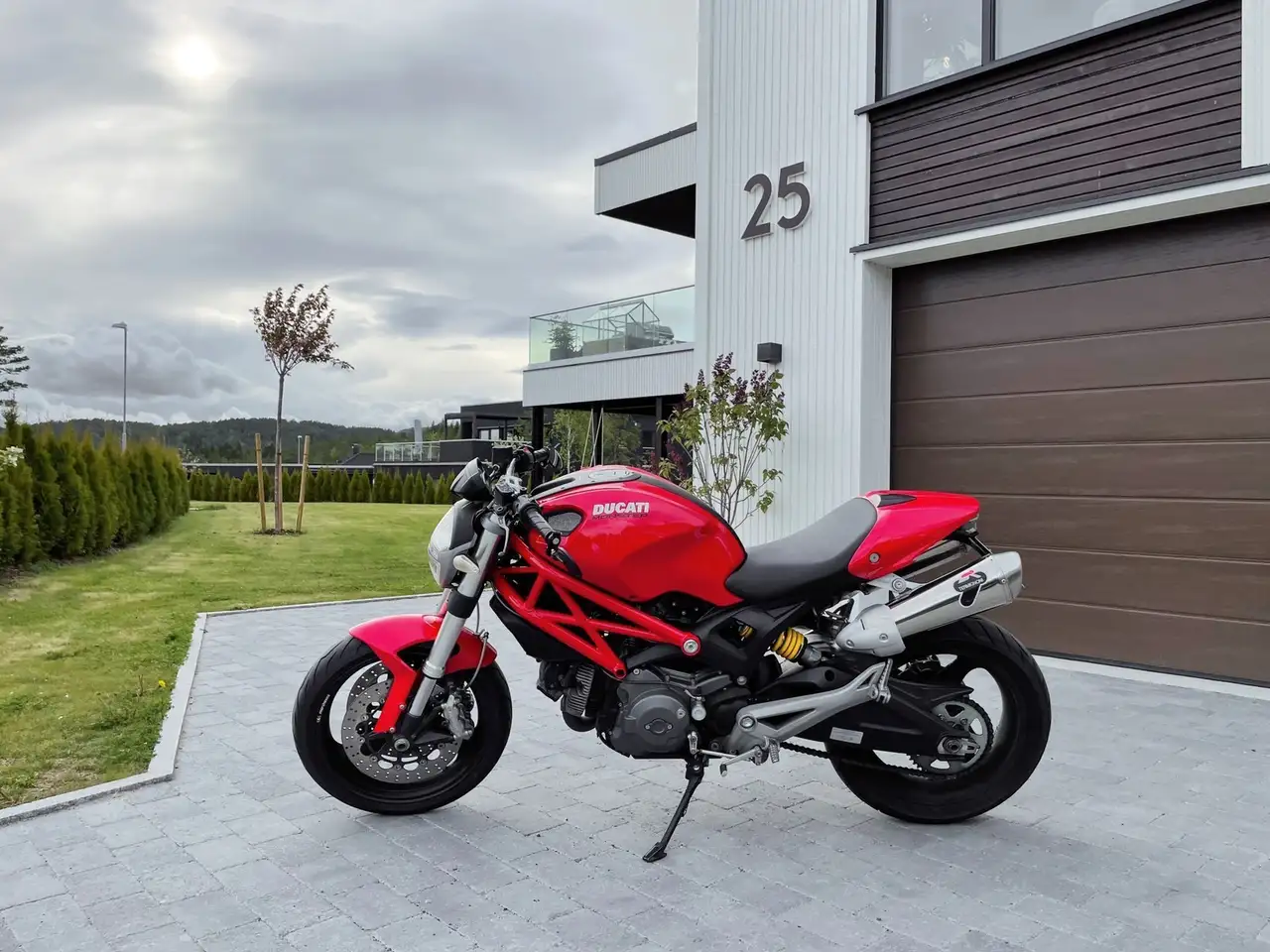 Ducati Monster 696