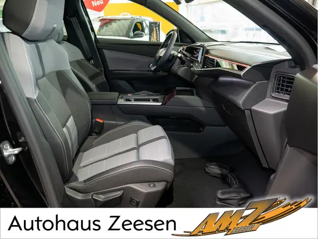 Opel Grandland view 2