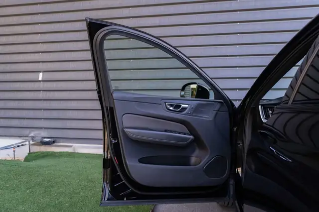 Volvo XC60 view 7