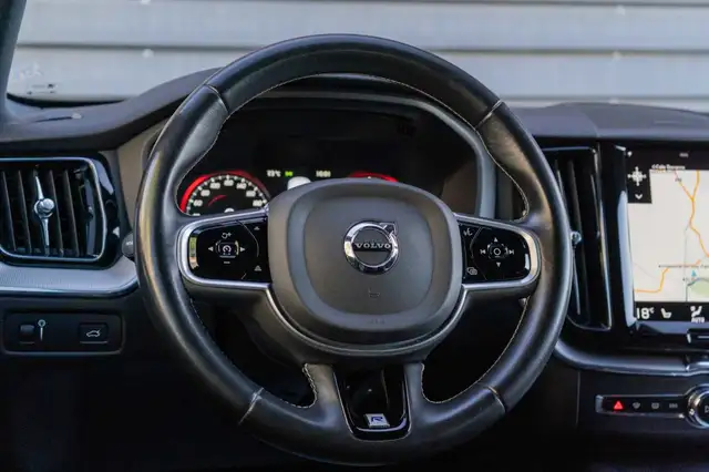 Volvo XC60 view 8
