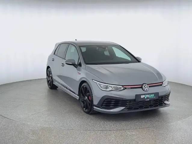 Volkswagen Golf view 3