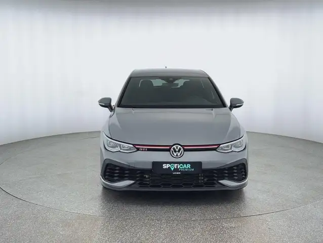 Volkswagen Golf view 2