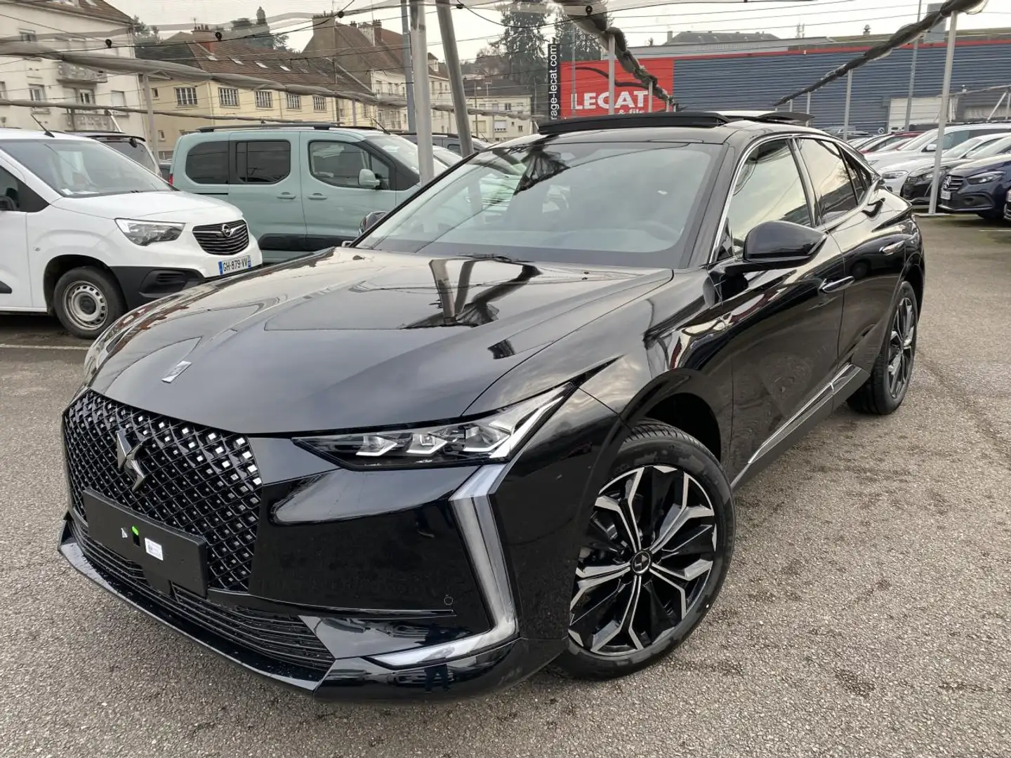 DS Automobiles DS 4 II 1.5 BlueHDi S\u0026S 130 EAT8 Etoile Alcantara  Noir - 1