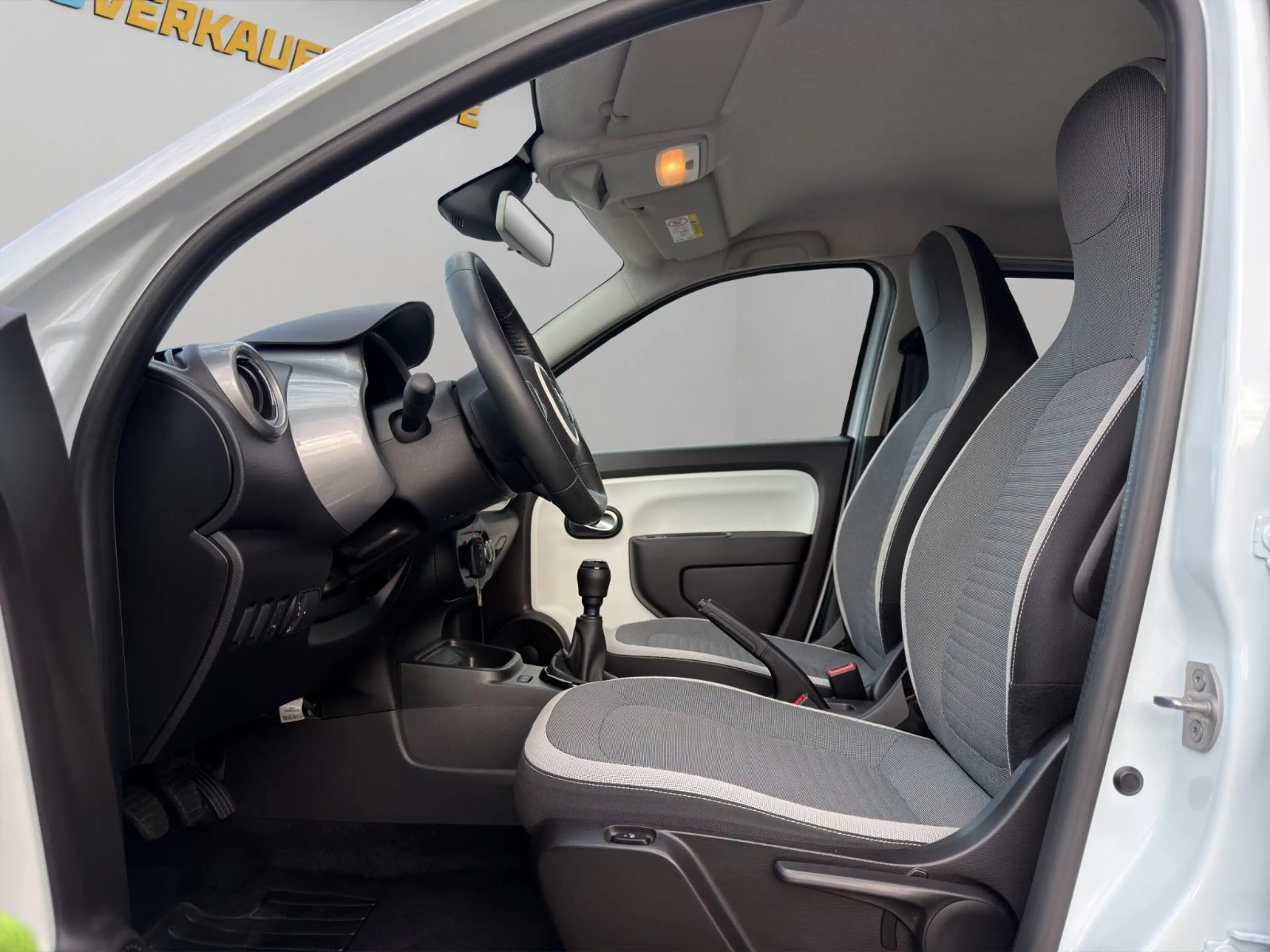 Renault Twingo Zen 1.0 LED SHZ PDC BT MFL 2.HD WENIG KM! — photo 12