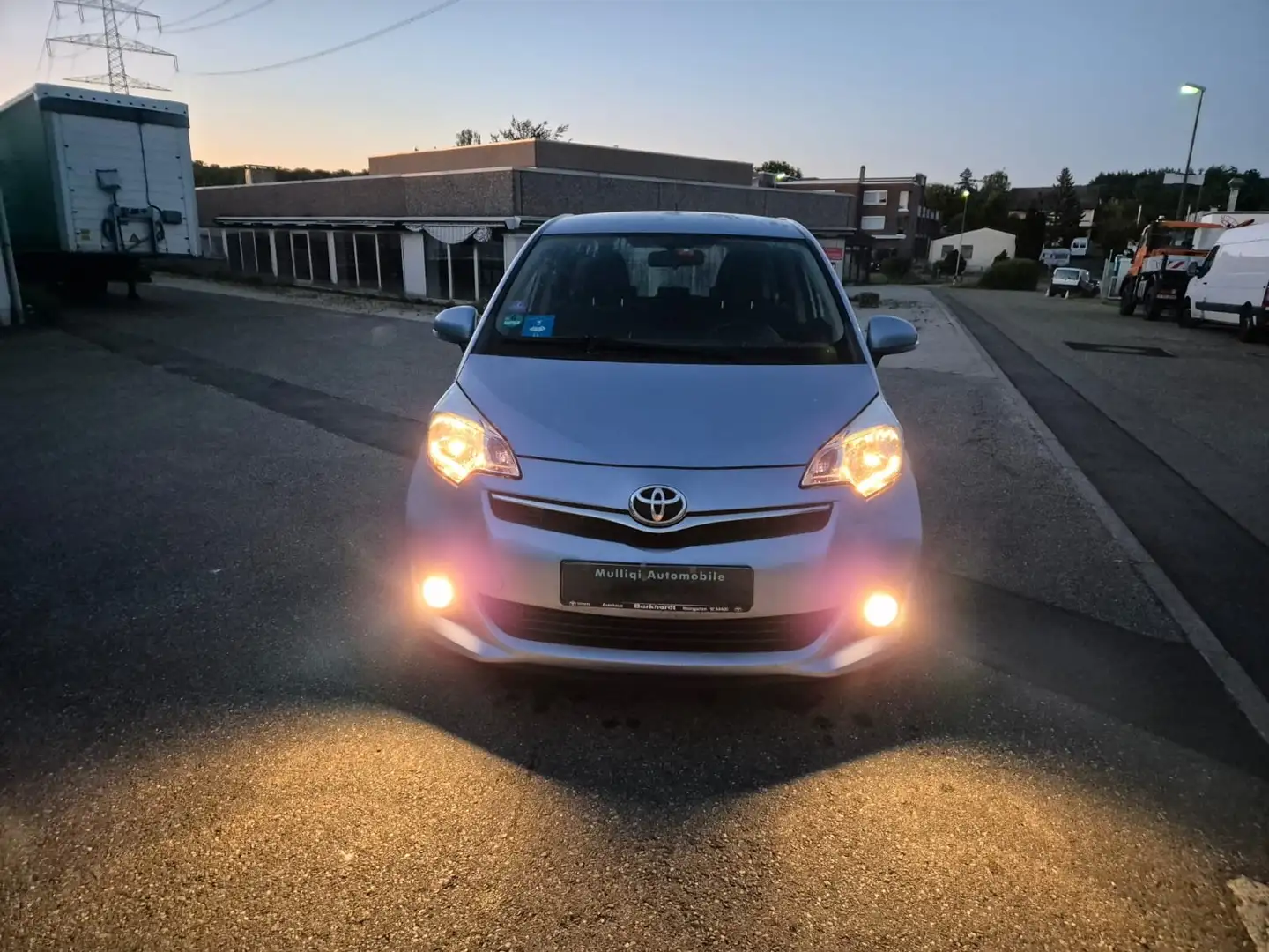Toyota Verso-S Life Blau - 2