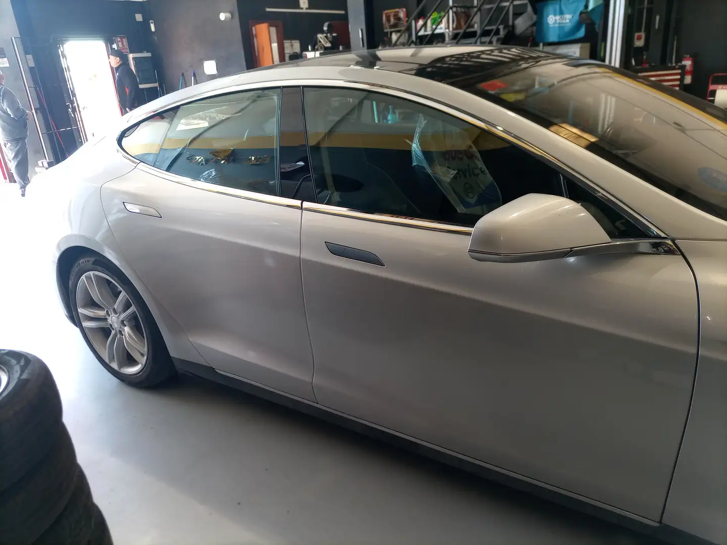 Tesla Model S Plateado - 2