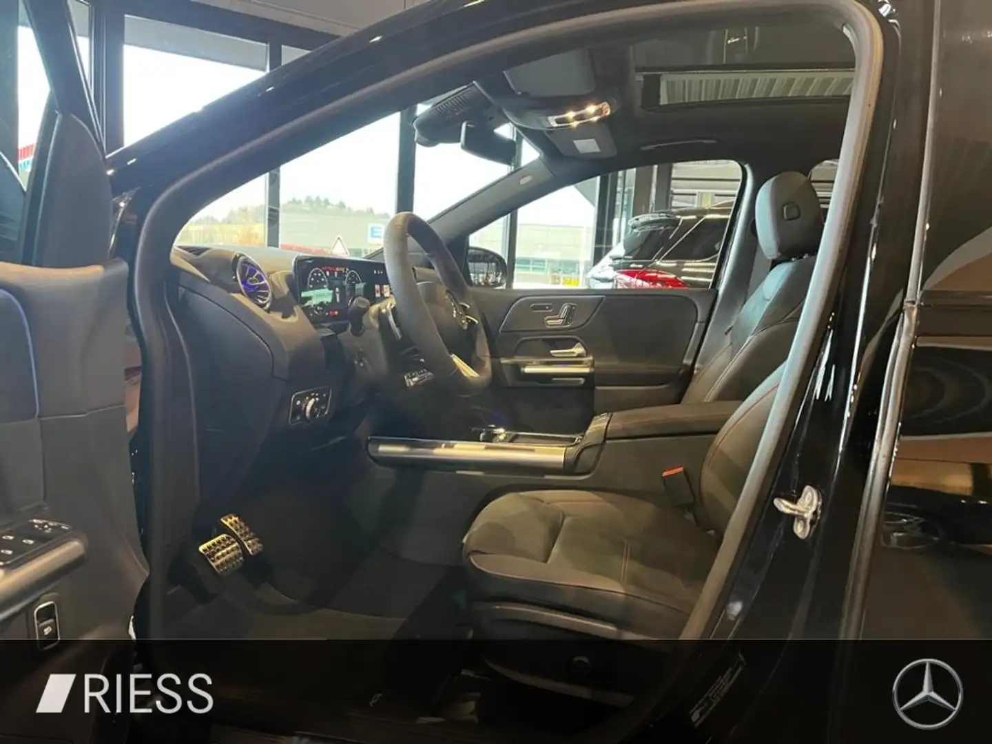 Mercedes-Benz B 220 4MATIC AMG+AHK+PANO+MULTIBEAM+360+KEYLESS+ Negru - 2