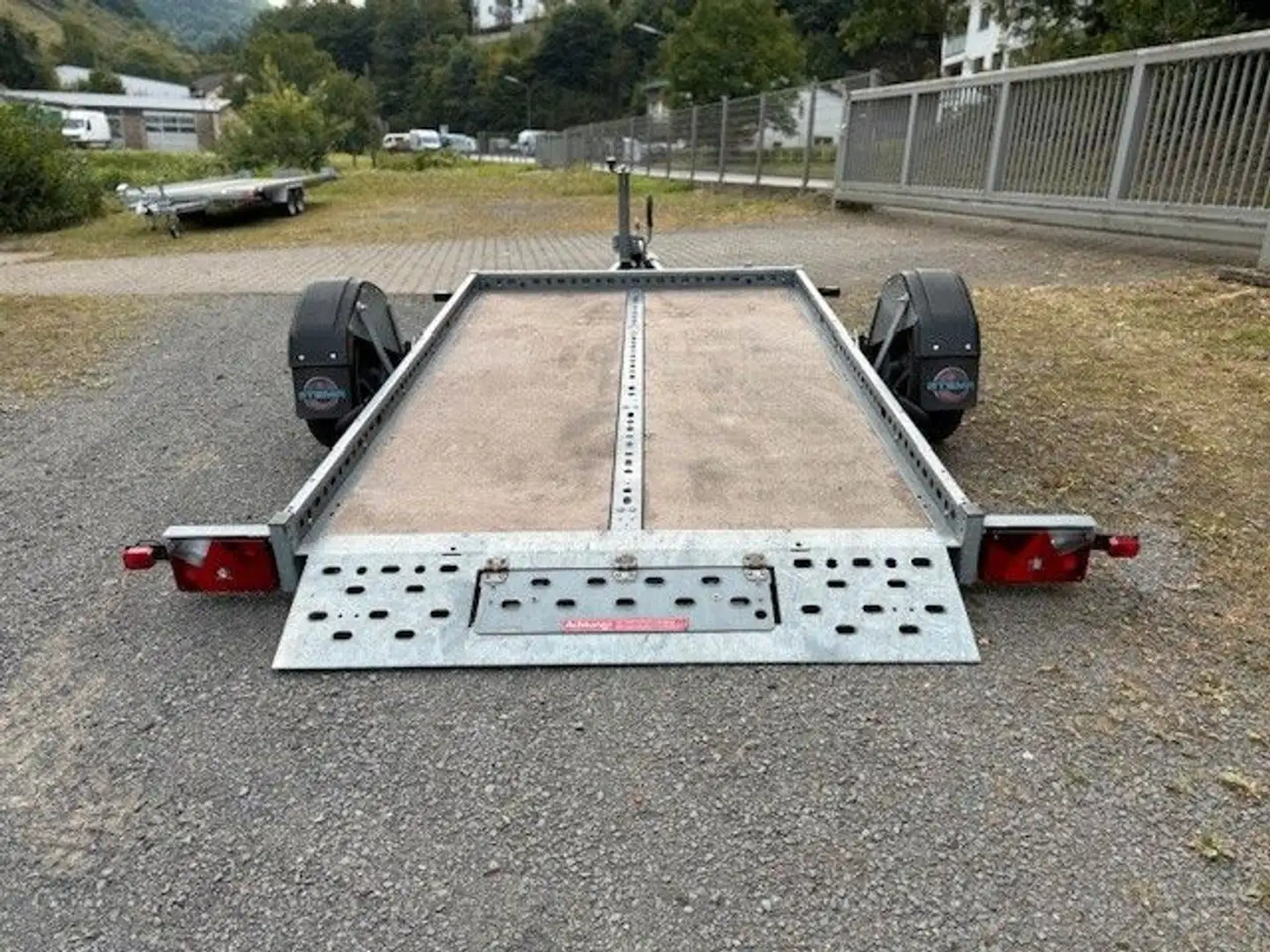 Stema WOM XT 1.300kg - Absenkanhänger für 2 Motorräder - 2