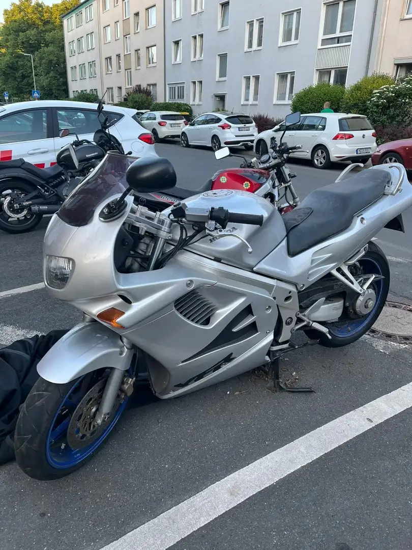 Honda VFR 750 Silber - 2