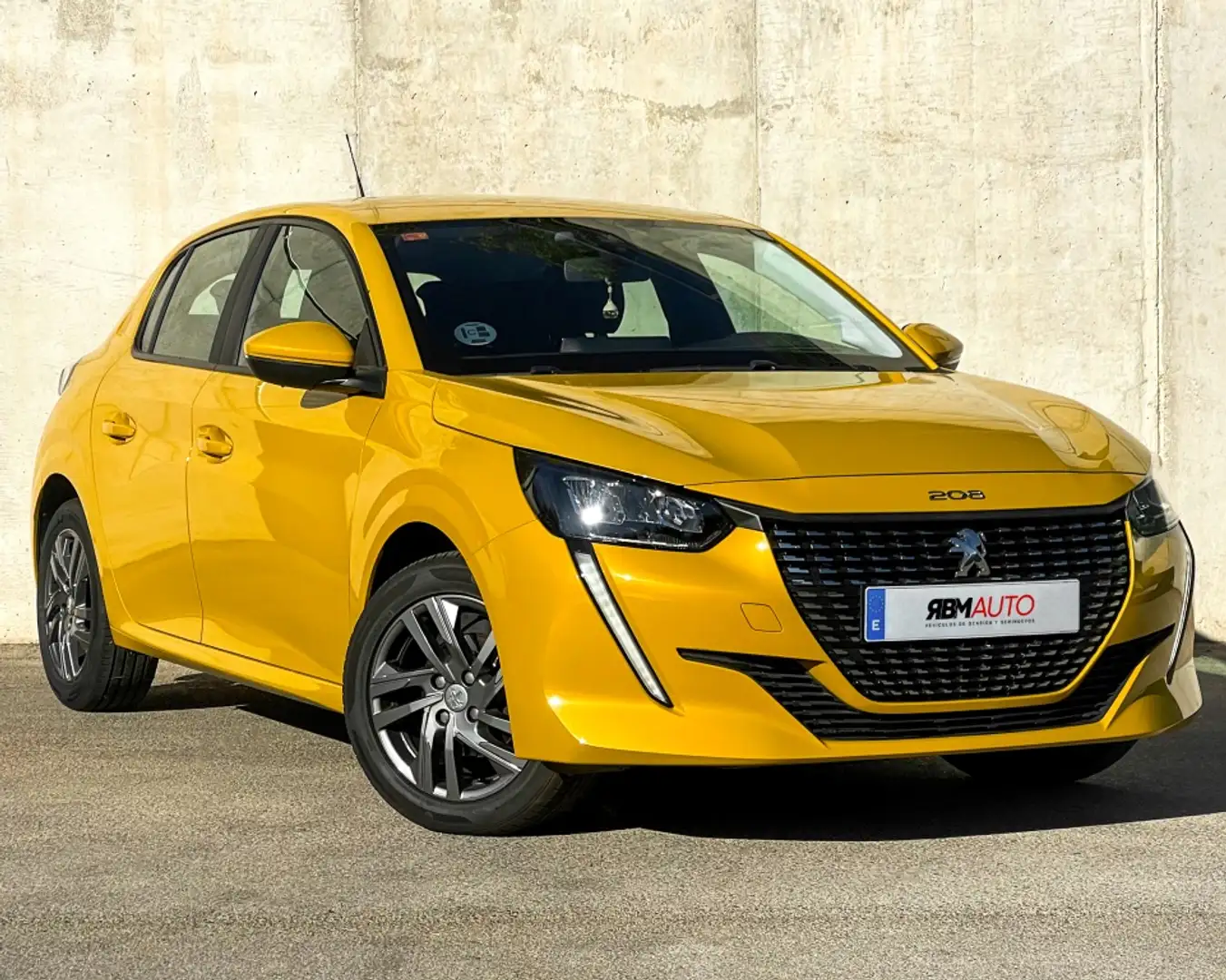 Peugeot 208 1.2 Puretech S&S Allure Pack 100 Amarillo - 1