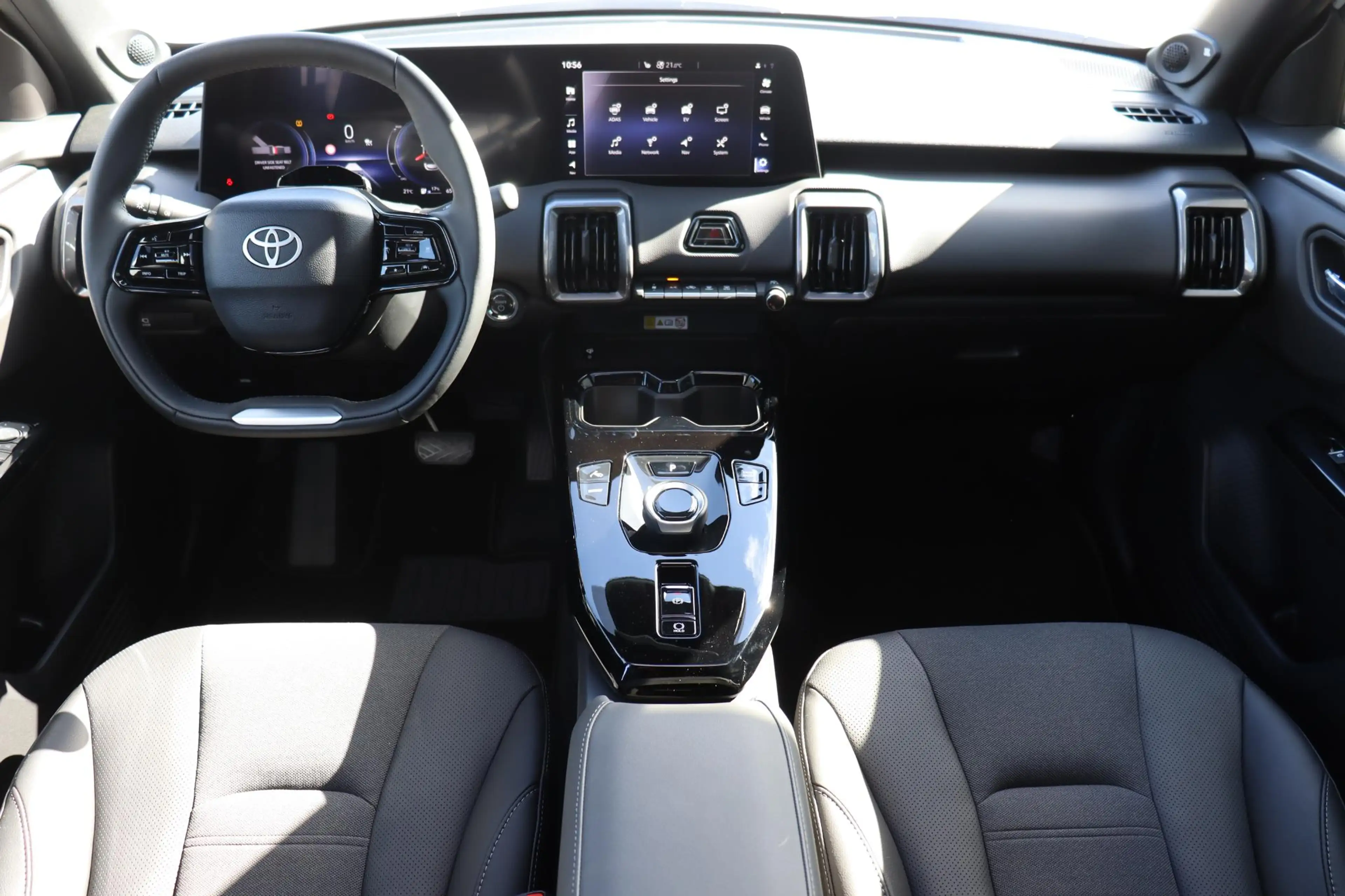 Toyota Urban Cruiser Executive 61 kWh , Nieuw en snel leverbaar (septem — photo 4