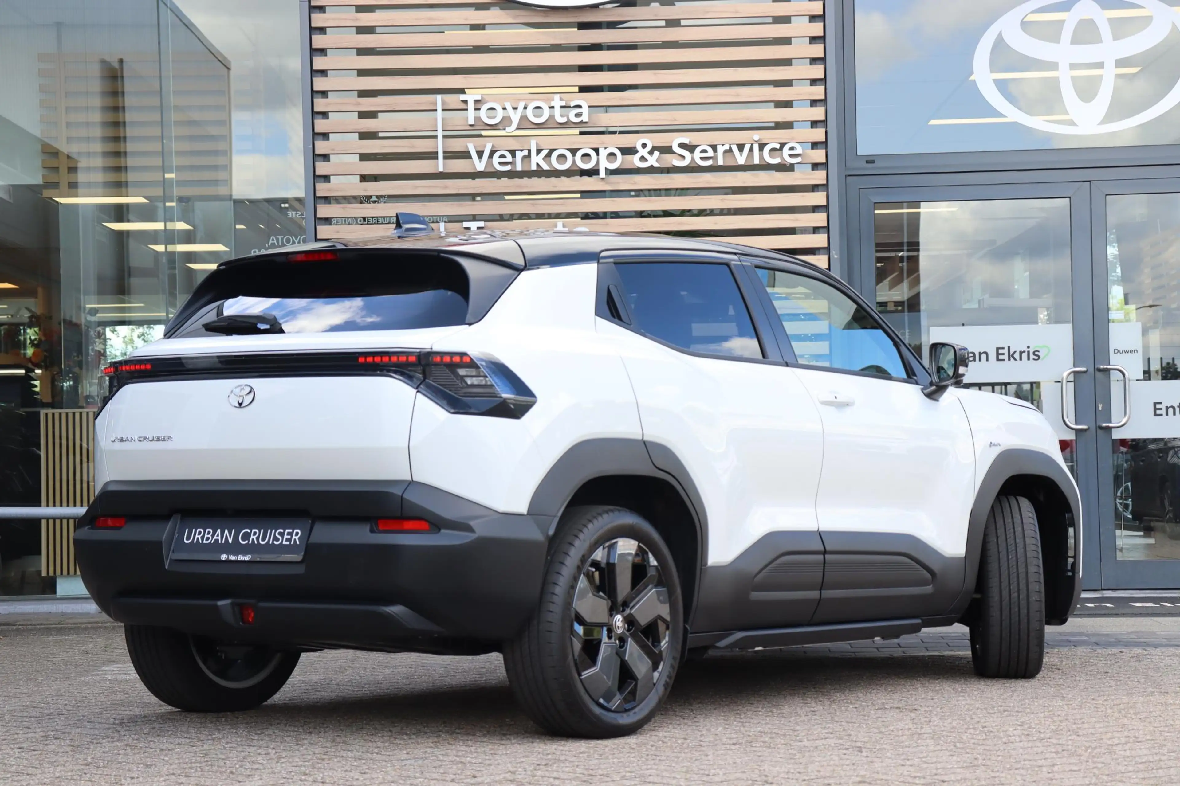 Toyota Urban Cruiser Executive 61 kWh , Nieuw en snel leverbaar (septem — photo 2
