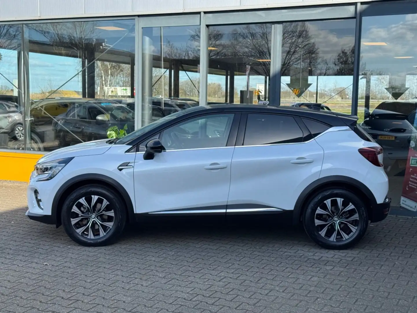 Renault Captur 1.6 E-Tech Hybride 145 - camera - navi - trekhaak Wit - 2