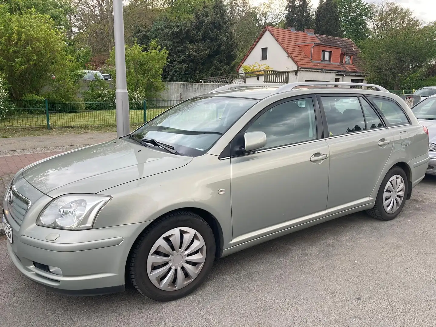 Toyota Avensis Avensis 2.0 VVT-i Combi Executive Beżowy - 2