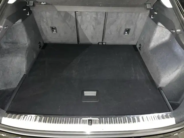 Audi Q3 view 12