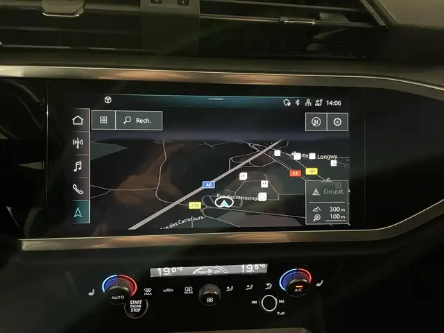 Audi Q3 view 3