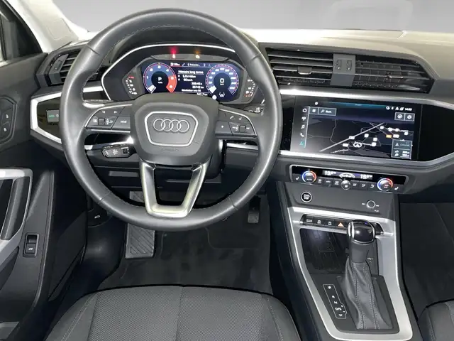 Audi Q3 view 6