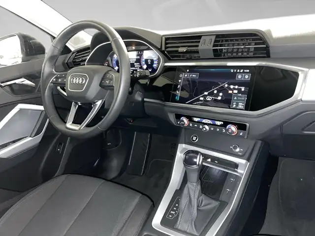Audi Q3 view 7