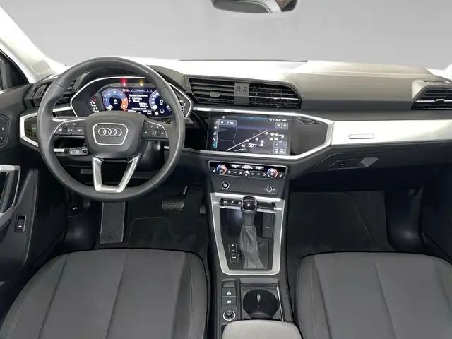 Audi Q3 view 5