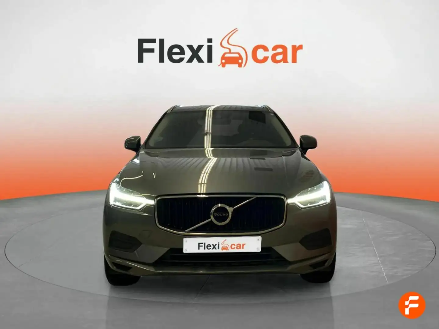 Volvo XC60 B4 Momentum AWD Aut. Gris - 2