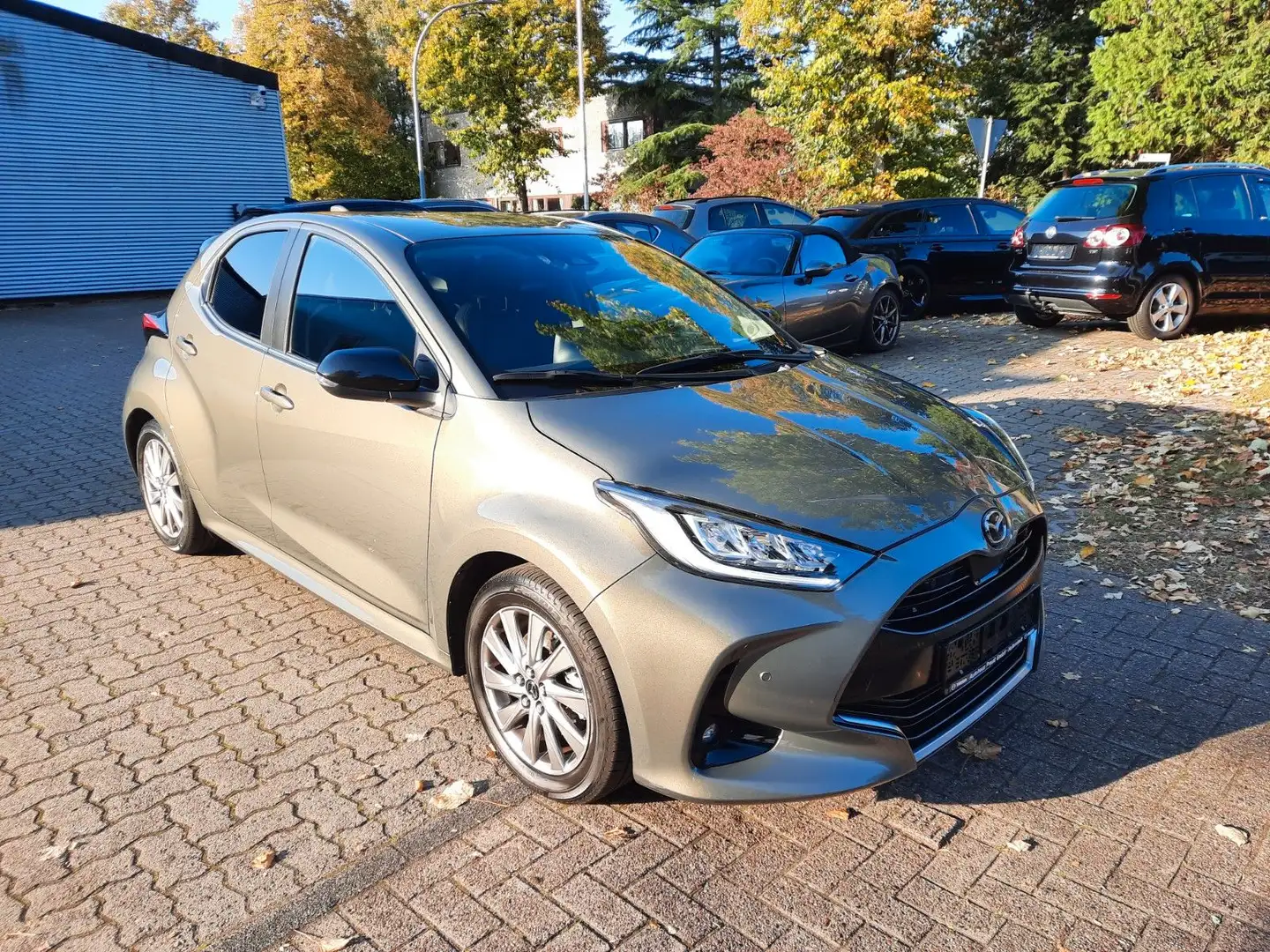 Mazda 2 Hybrid VVT-i 116 PS CVT Select Garantie 03/29 Gris - 1