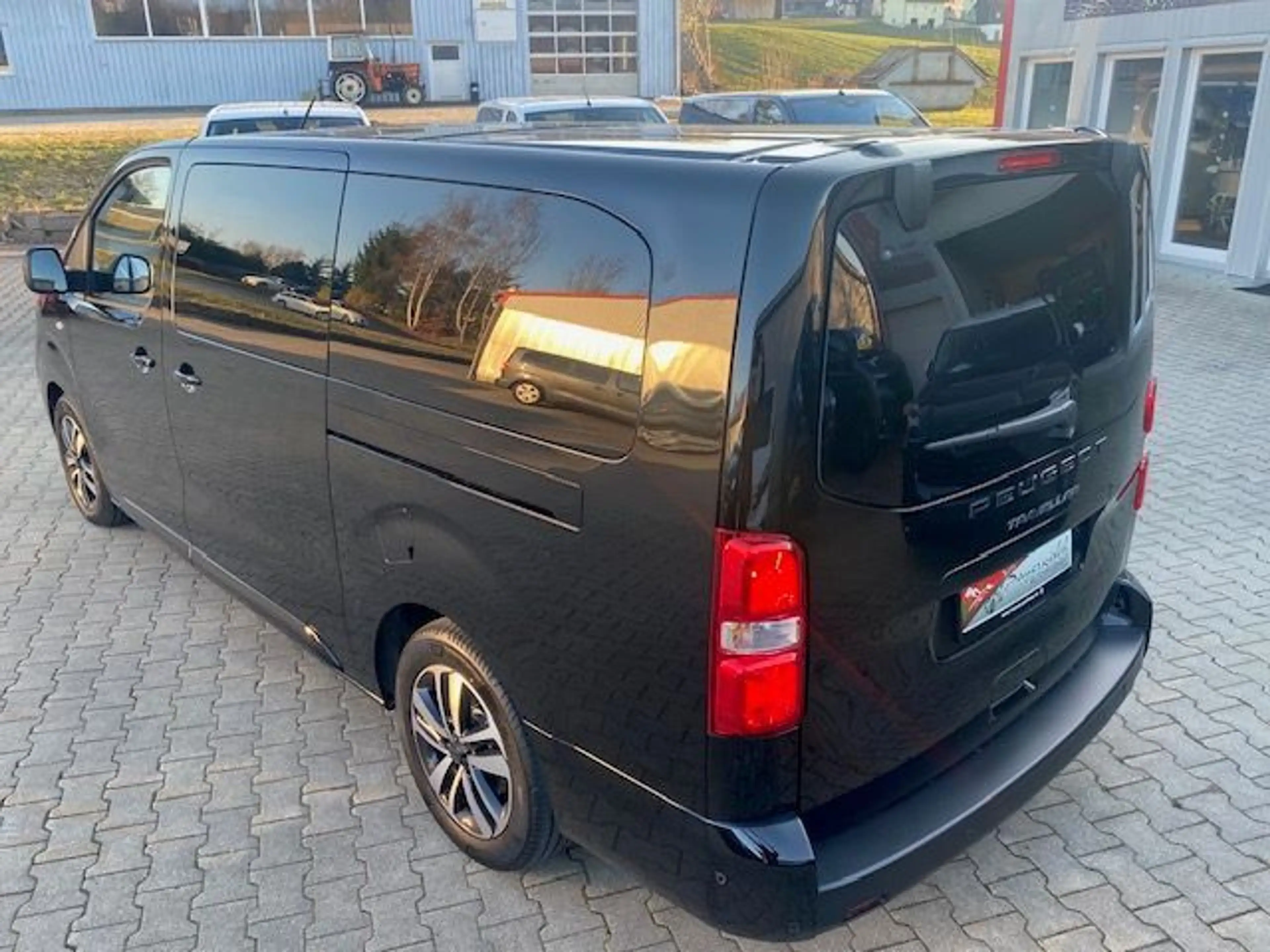 Peugeot Traveller Allure 2,2 L3 8-Sitze Navi Pano Webast — photo 14