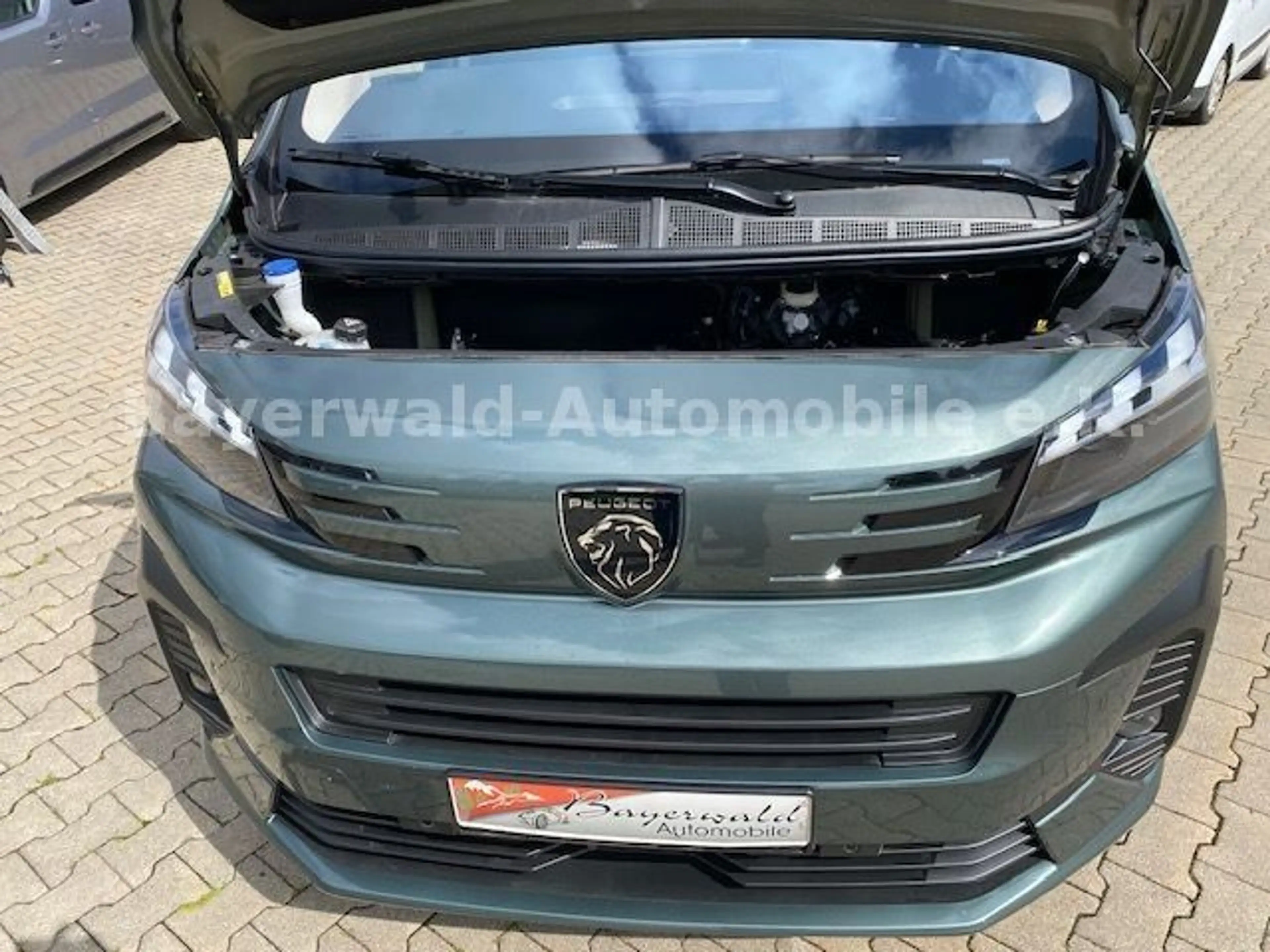 Peugeot Traveller Allure 2,2 L3 8-Sitze Navi Pano Webast — photo 11