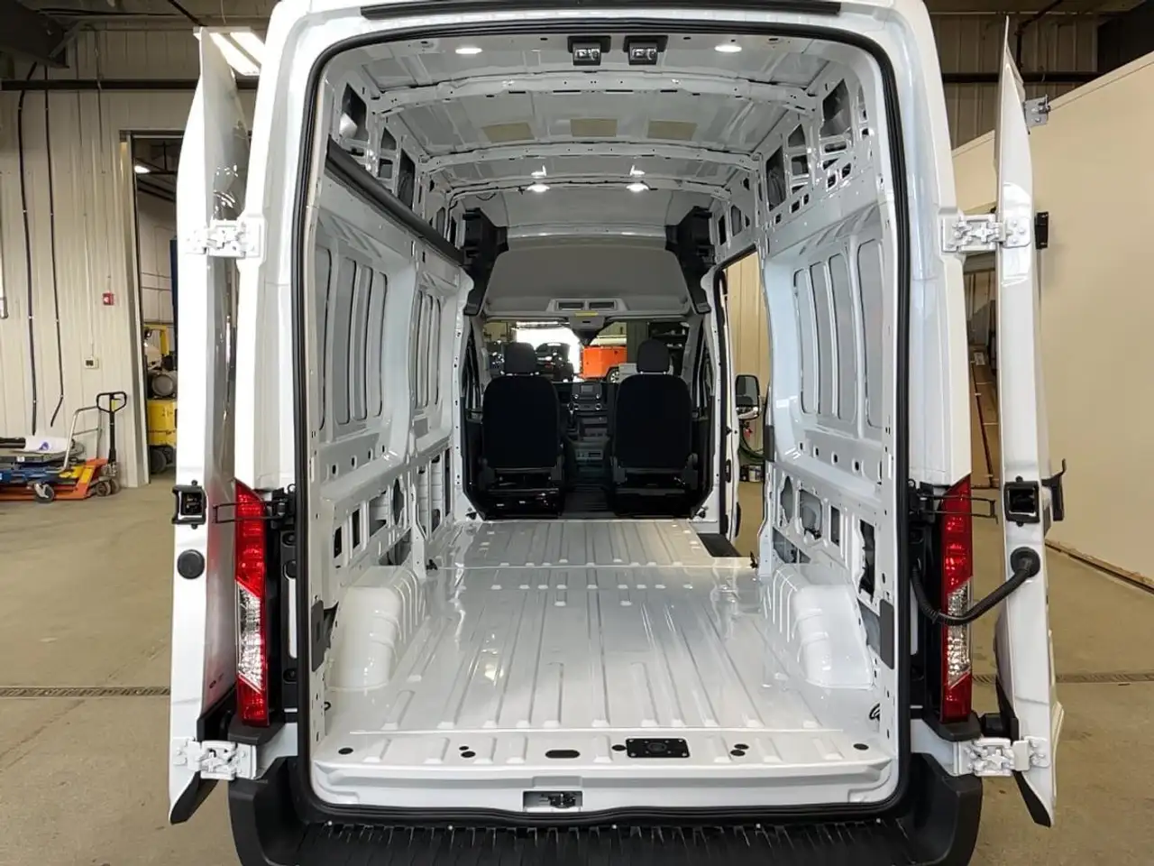Ford Transit Cargo Van снимка Ford Transit Cargo Van