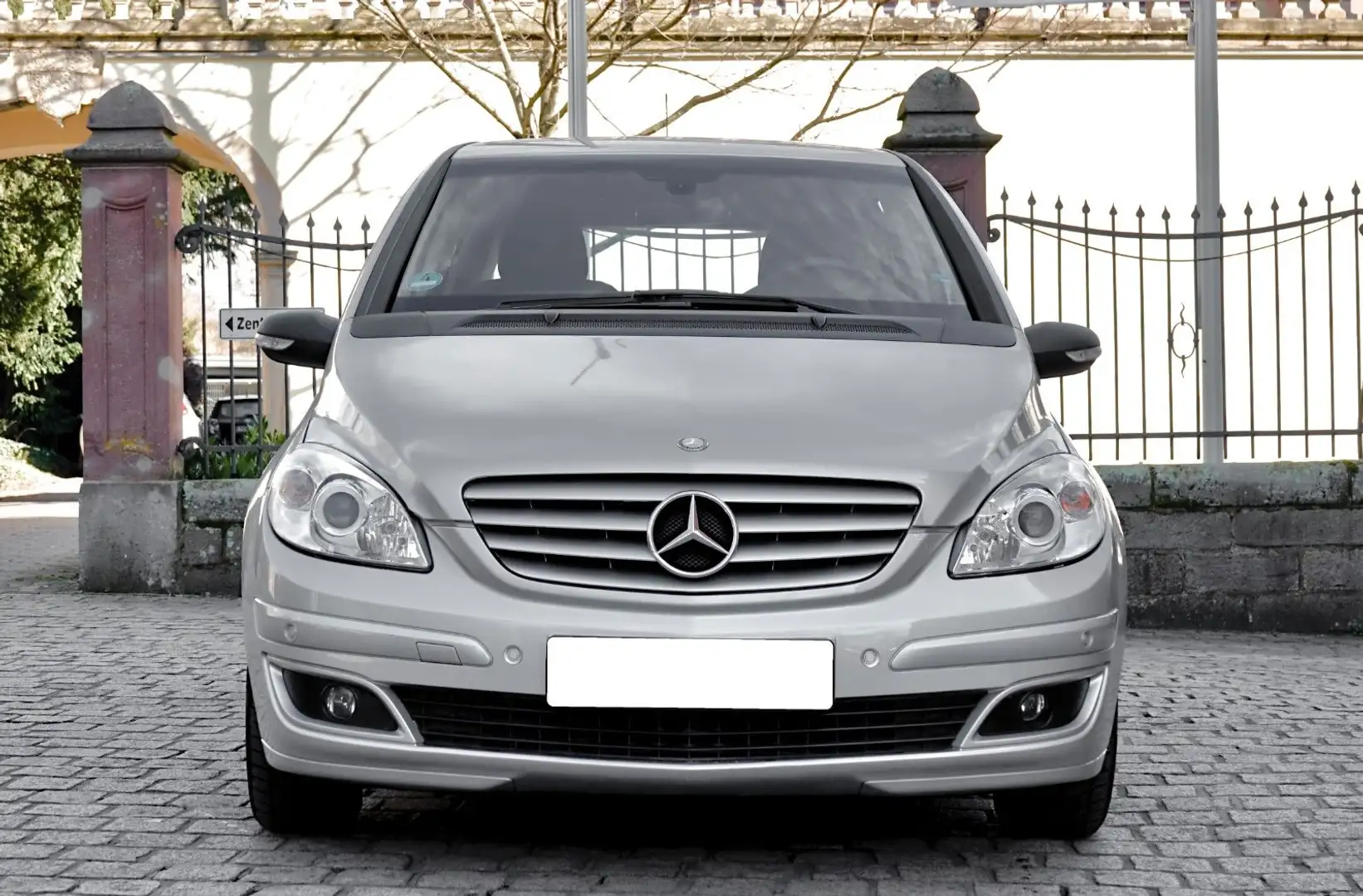 Mercedes-Benz B 150 *Automatik, Klima, SHZ, AHK, PDC* Zilver - 2