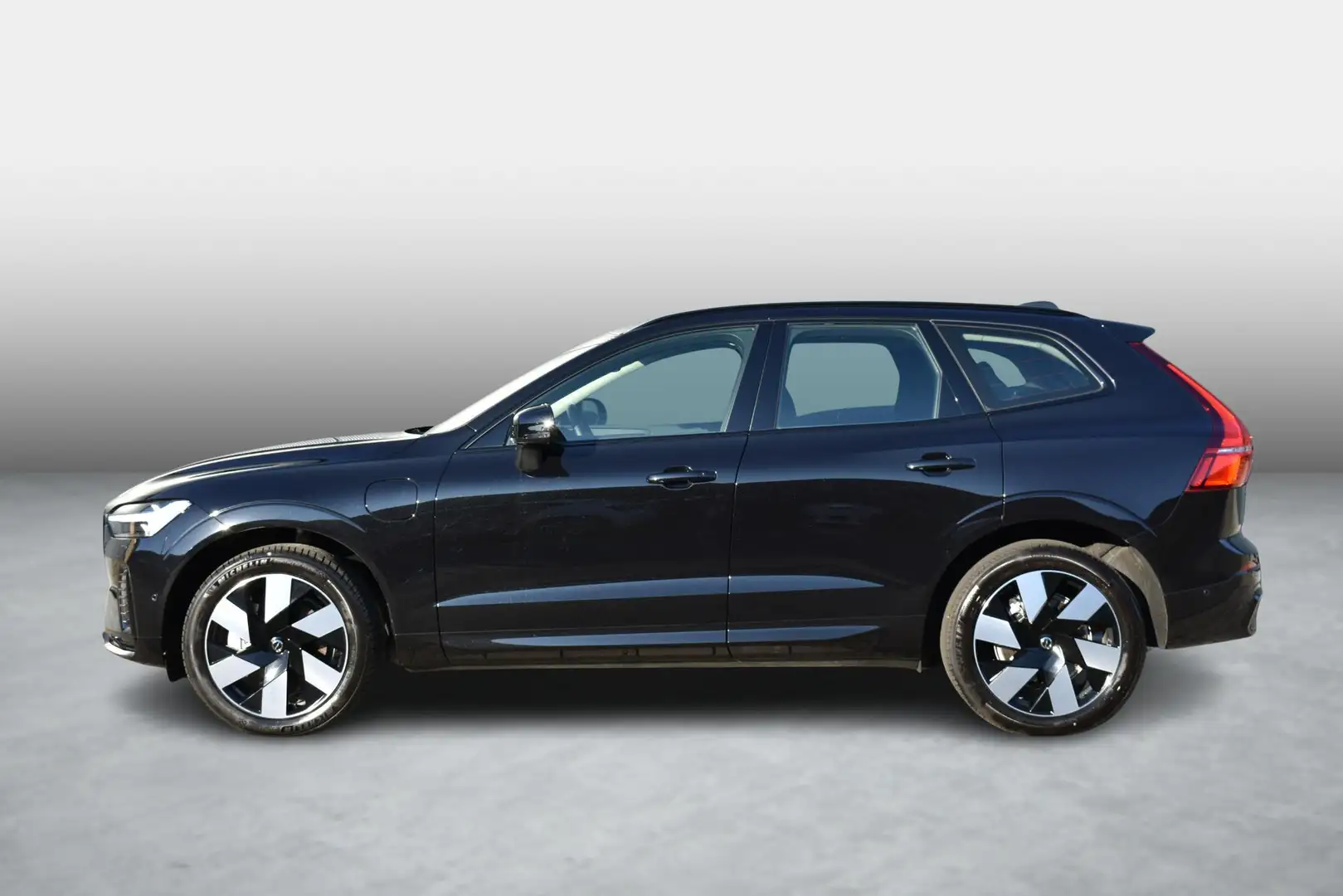 Volvo XC60 Recharge T6 AWD Ultimate Dark | 360° camera | Trek Zwart - 2