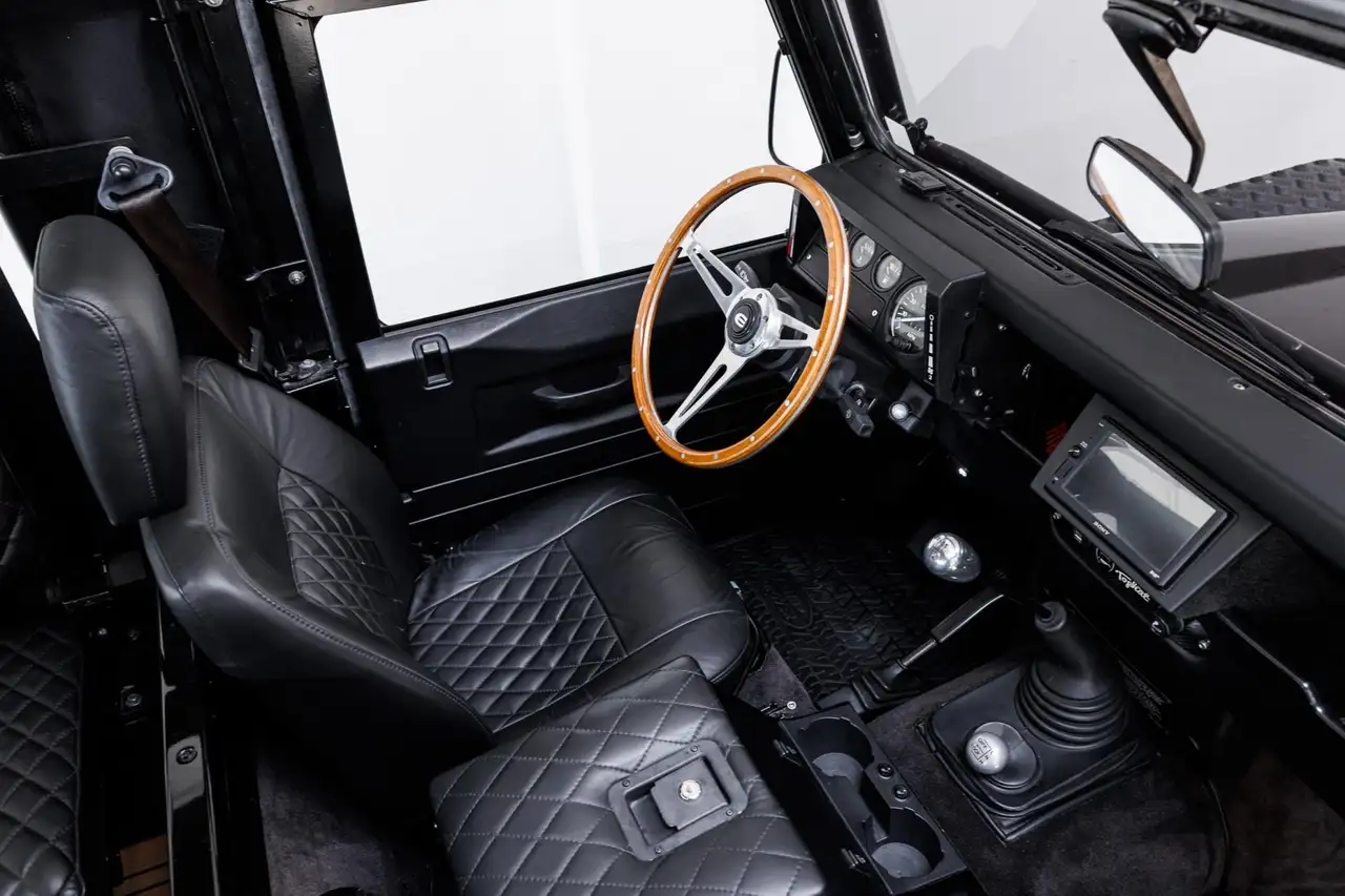 Land Rover Defender Tophat V8 - Fully custom - Computer controlled pet, foto 8