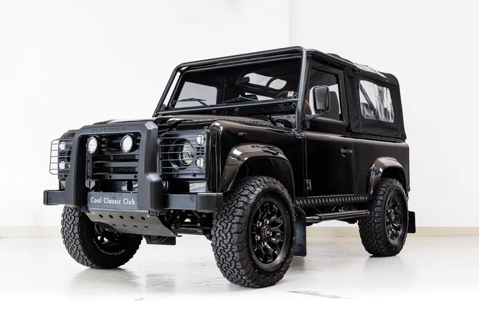 Land Rover Defender Tophat V8 - Fully custom - Computer controlled pet Nero - 1