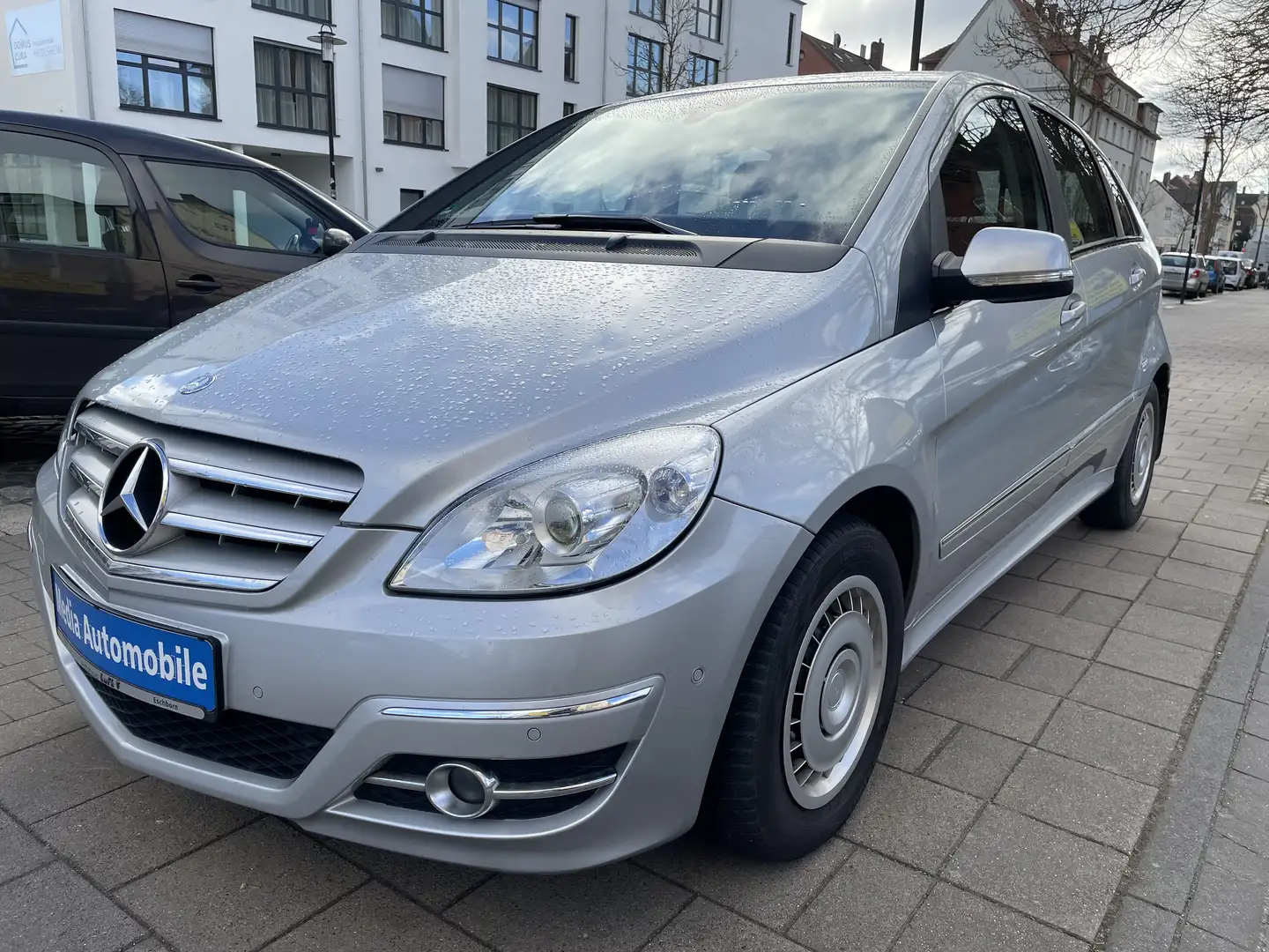 Mercedes-Benz B 180 BlueEFFICIENCY Grau - 1